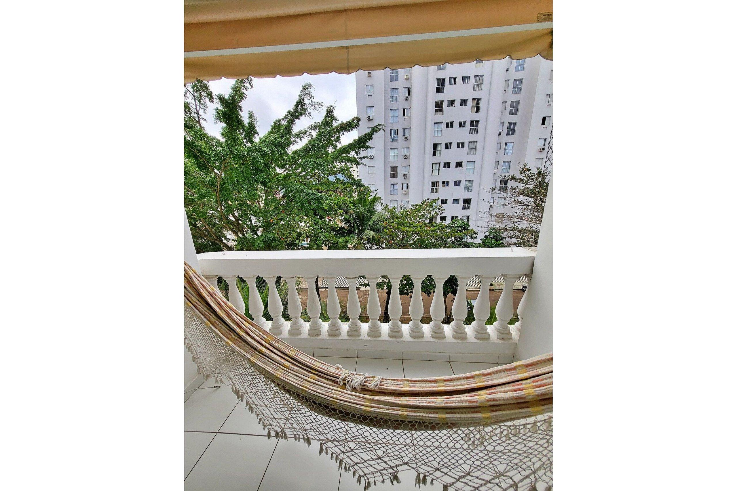 image-housing-carousel