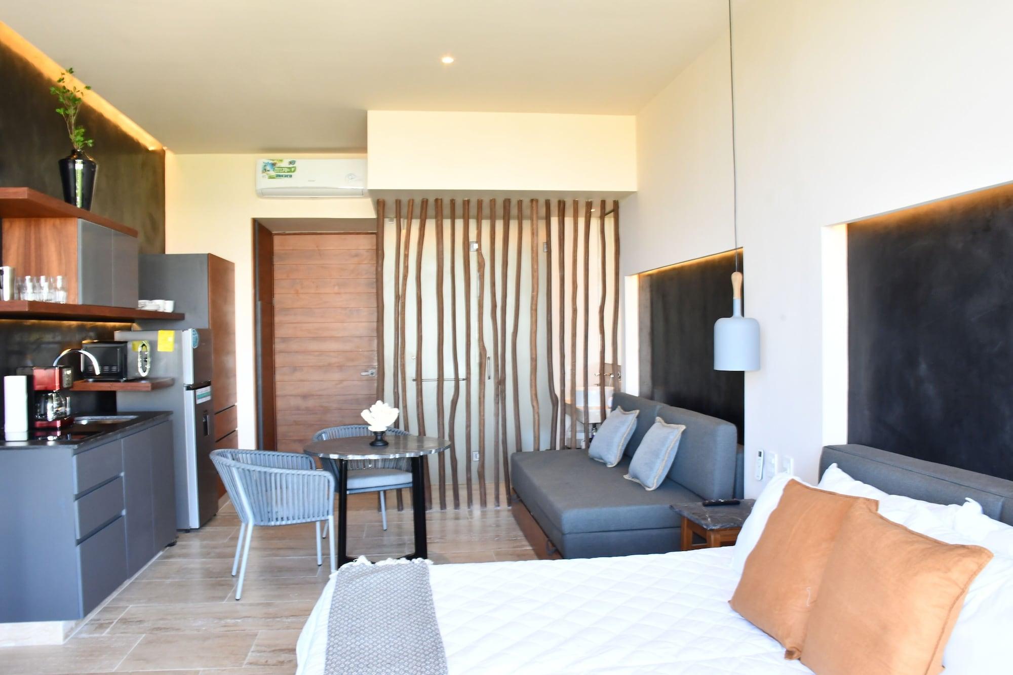 Suite de lujo, 1 cama King size con sofá cama, balcón, vista parcial al océano