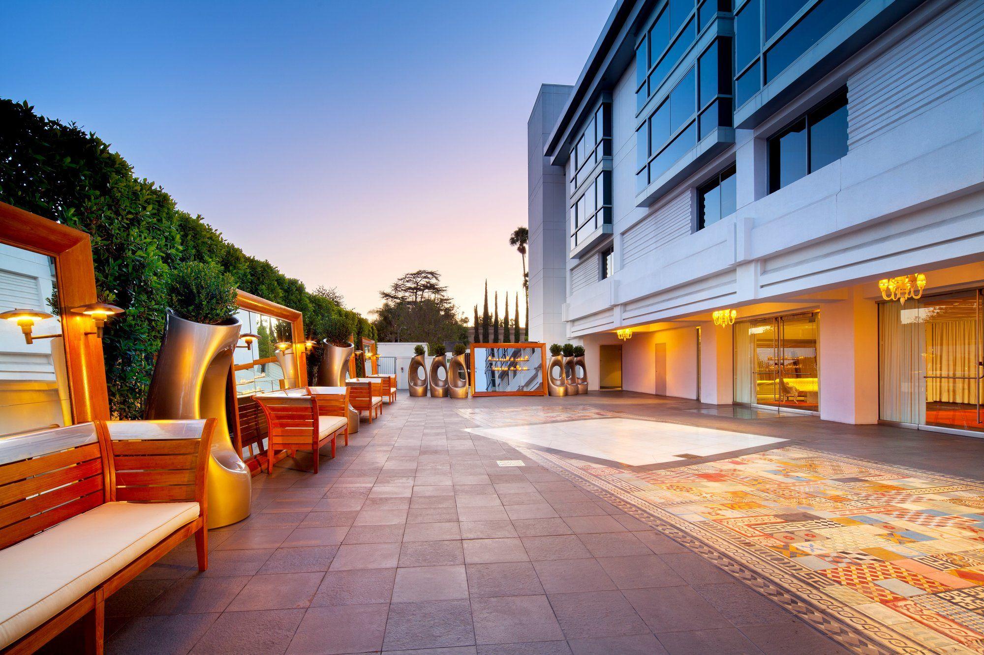 image-housing-carousel