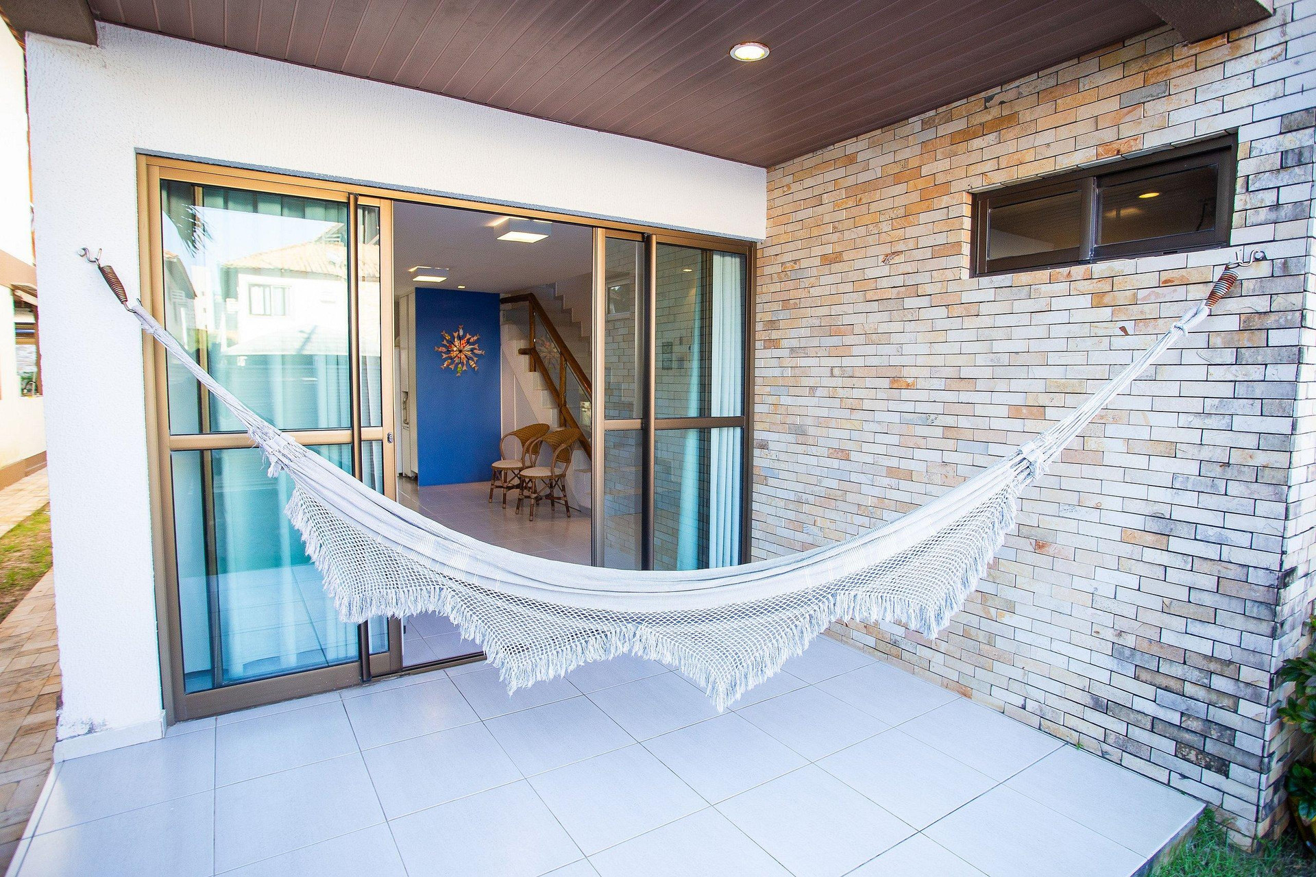 image-housing-carousel