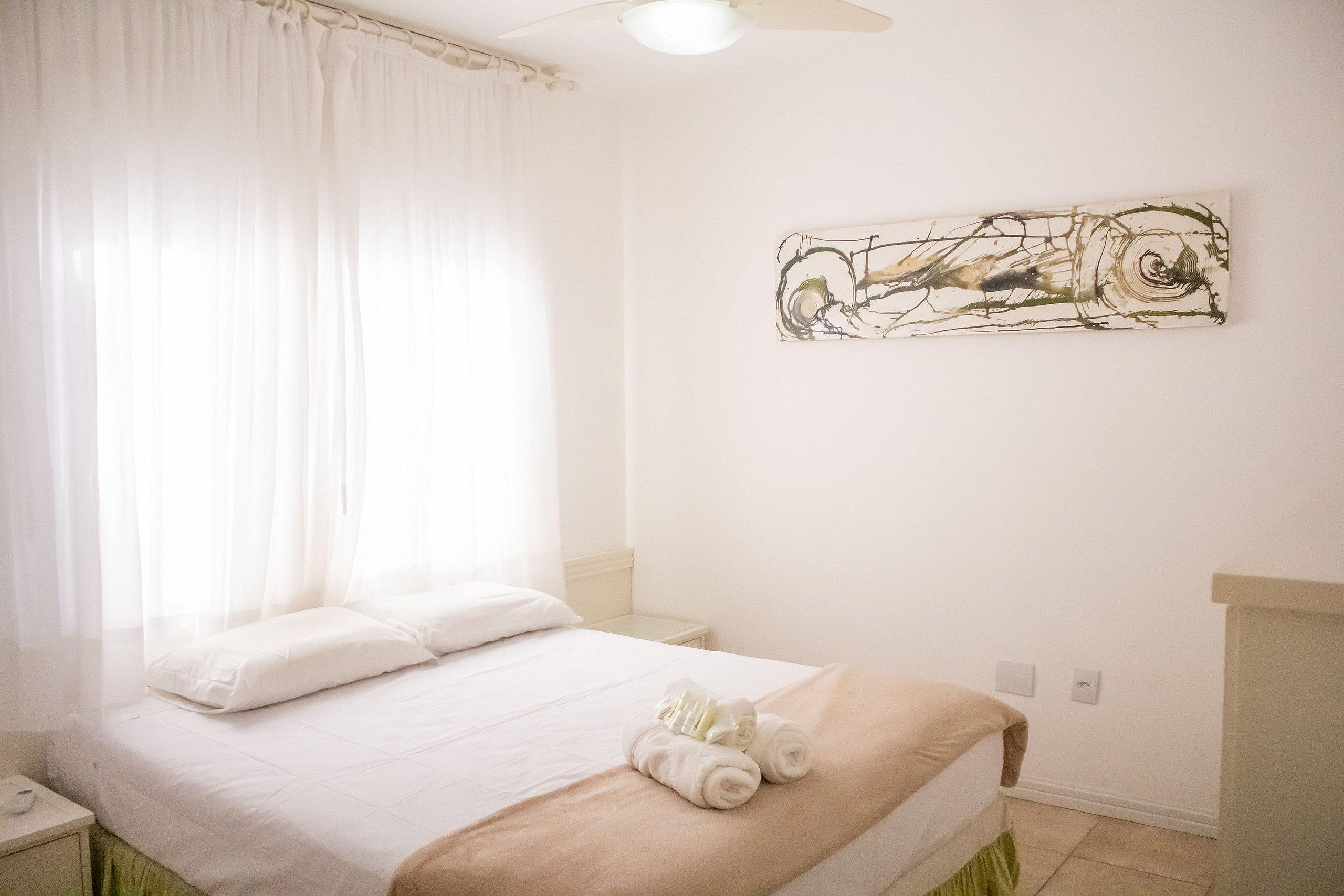 image-housing-carousel