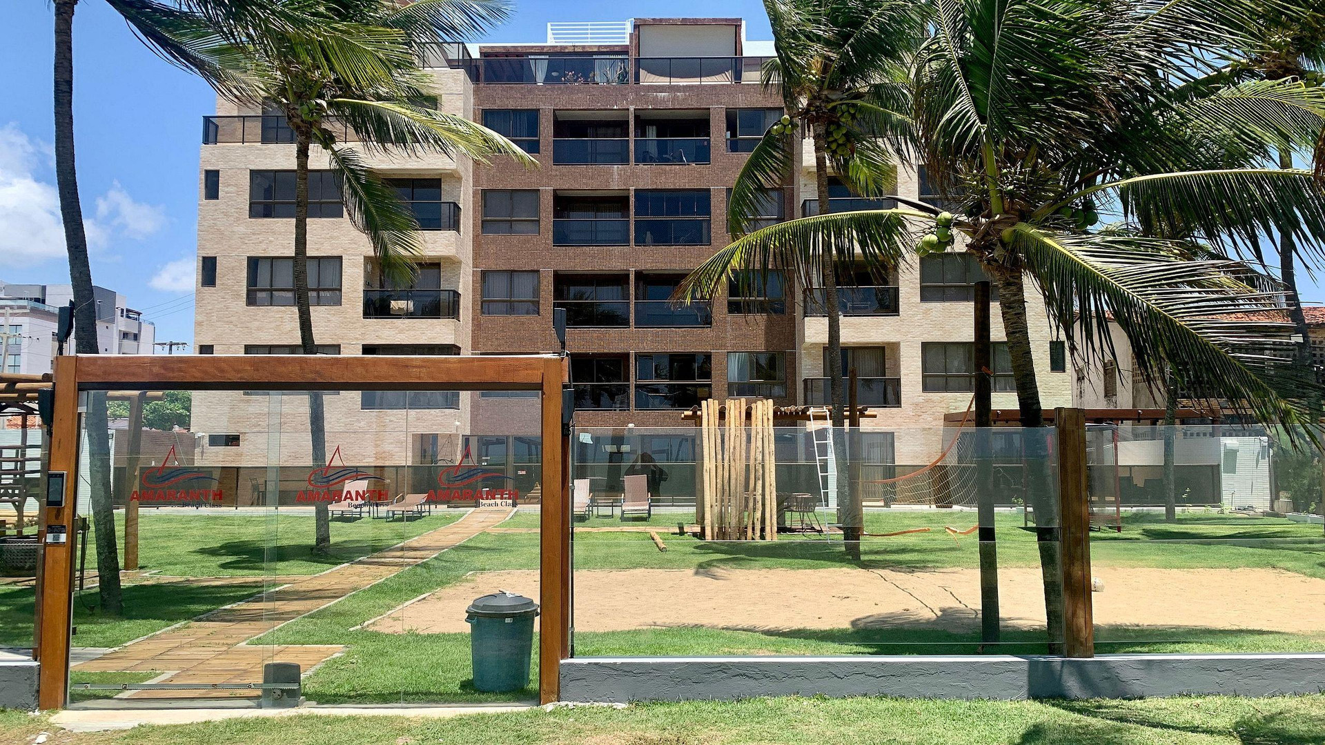 image-housing-carousel