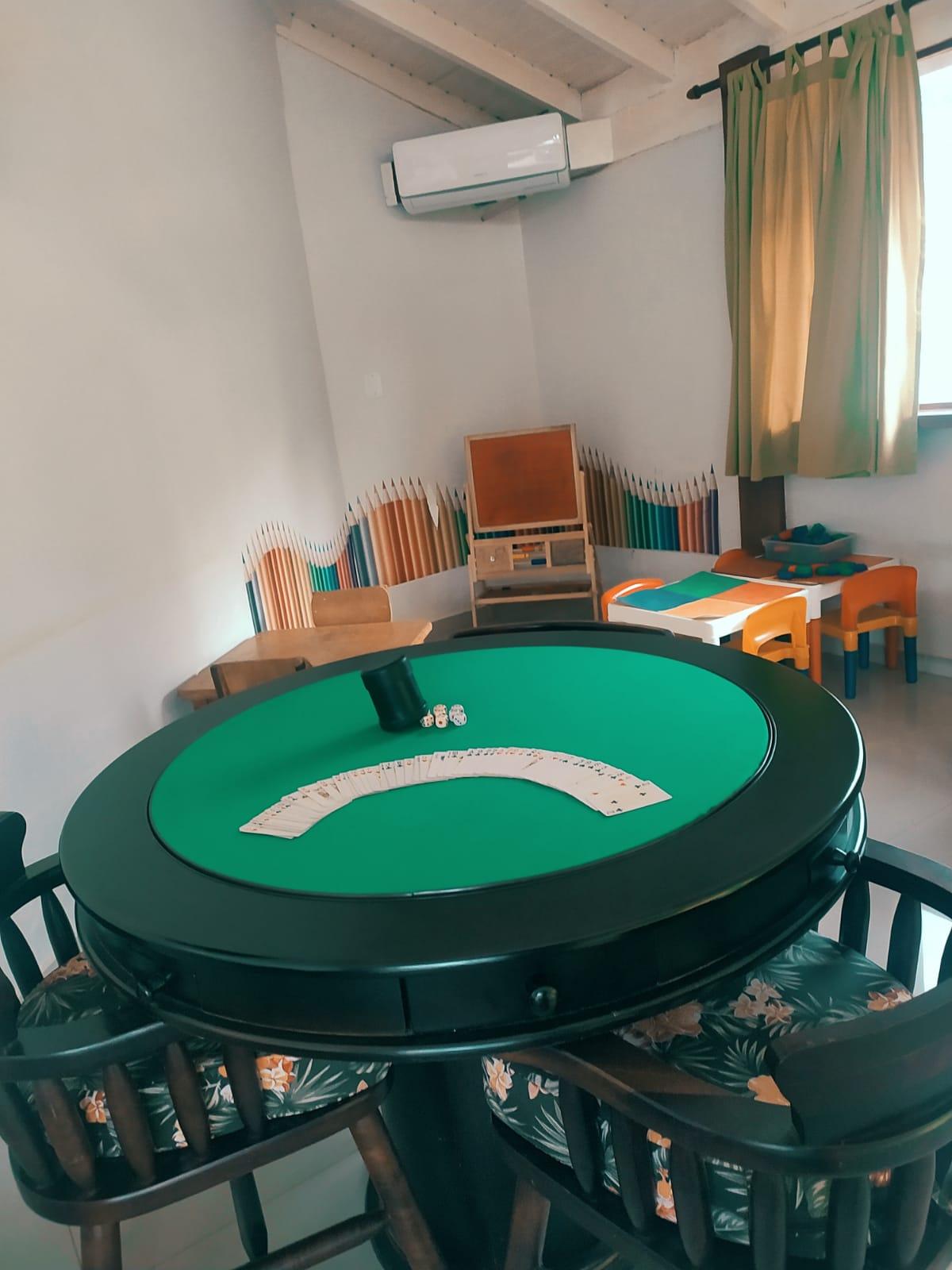 image-housing-carousel