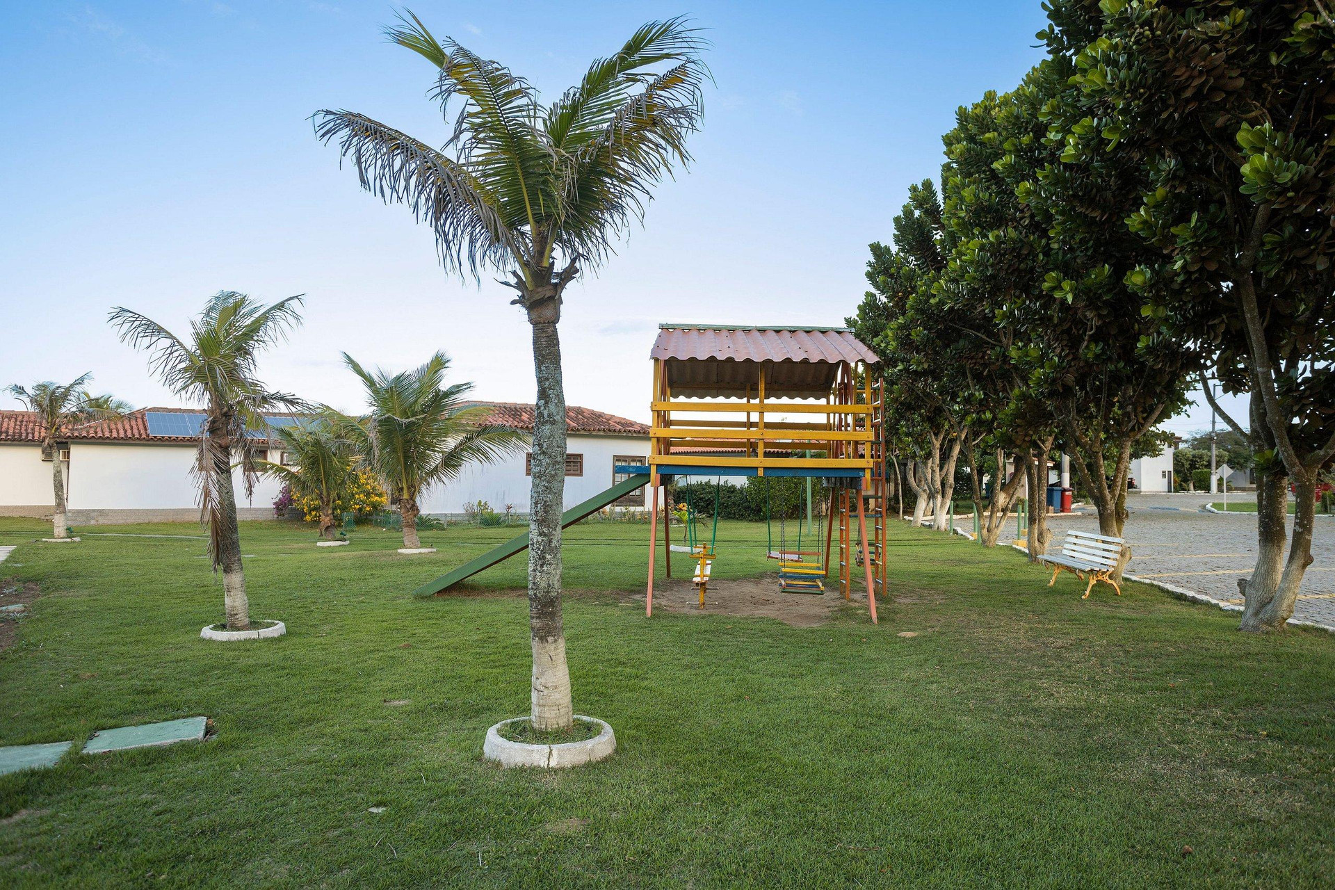 image-housing-carousel