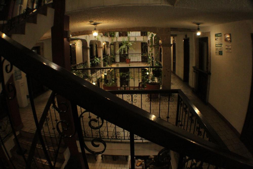 image-housing-carousel