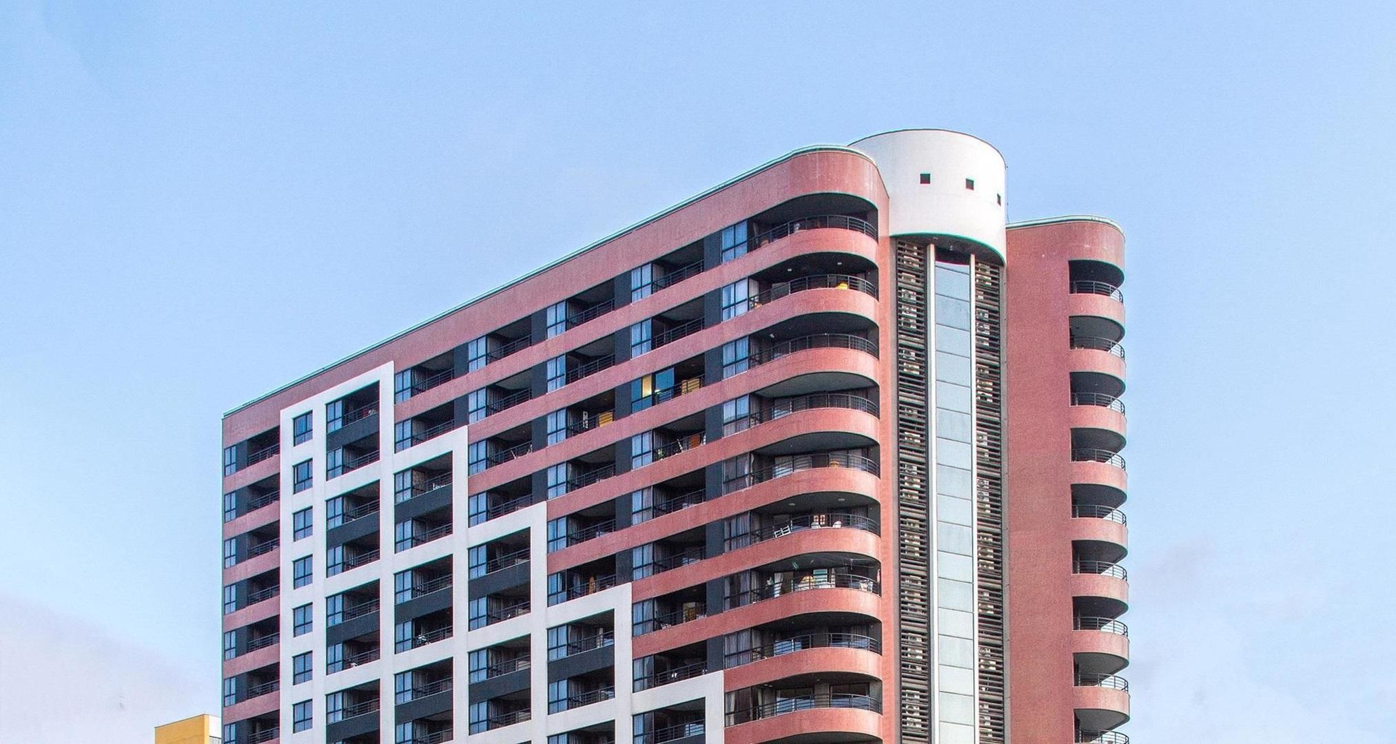 image-housing-carousel
