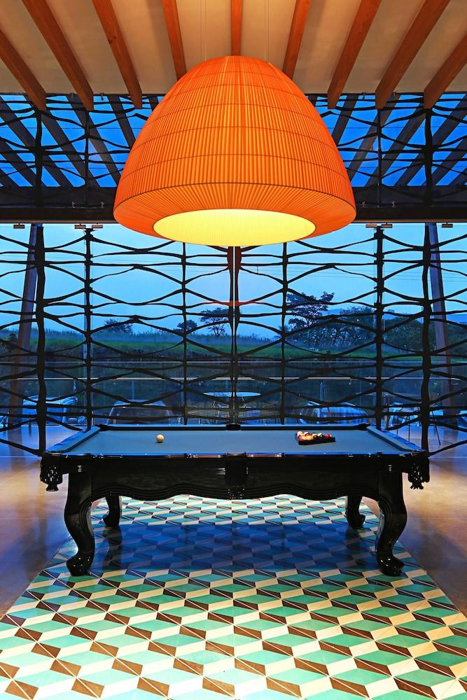 image-housing-carousel