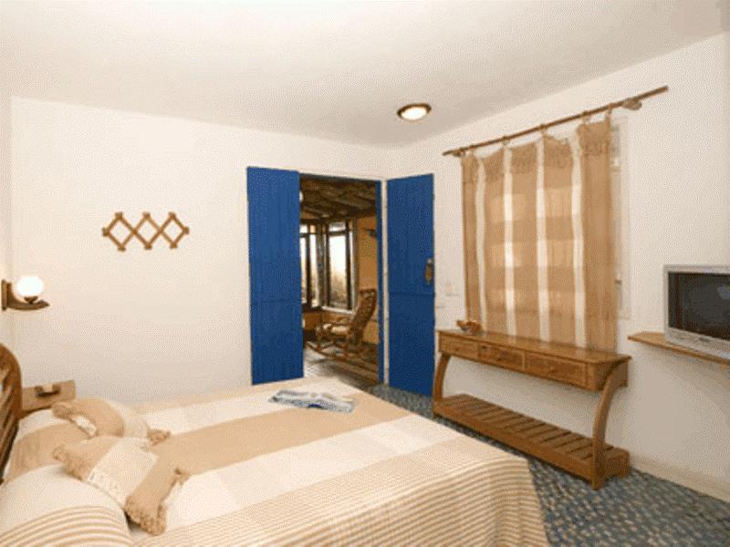 image-housing-carousel