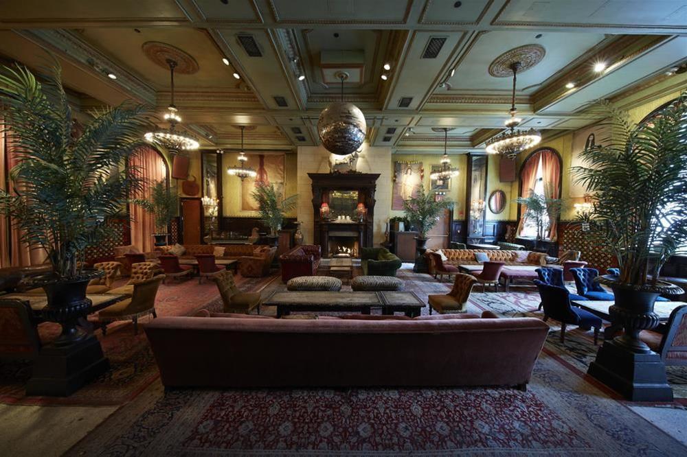 image-housing-carousel