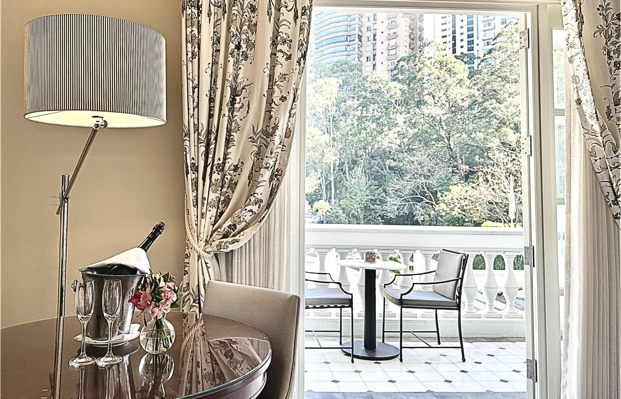 image-housing-carousel