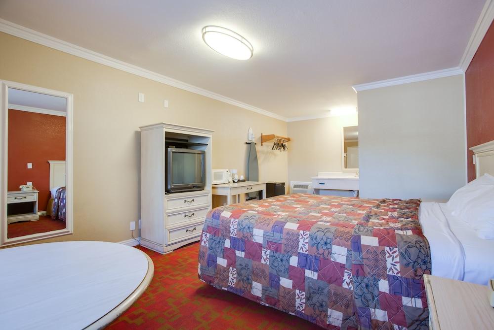 image-housing-carousel