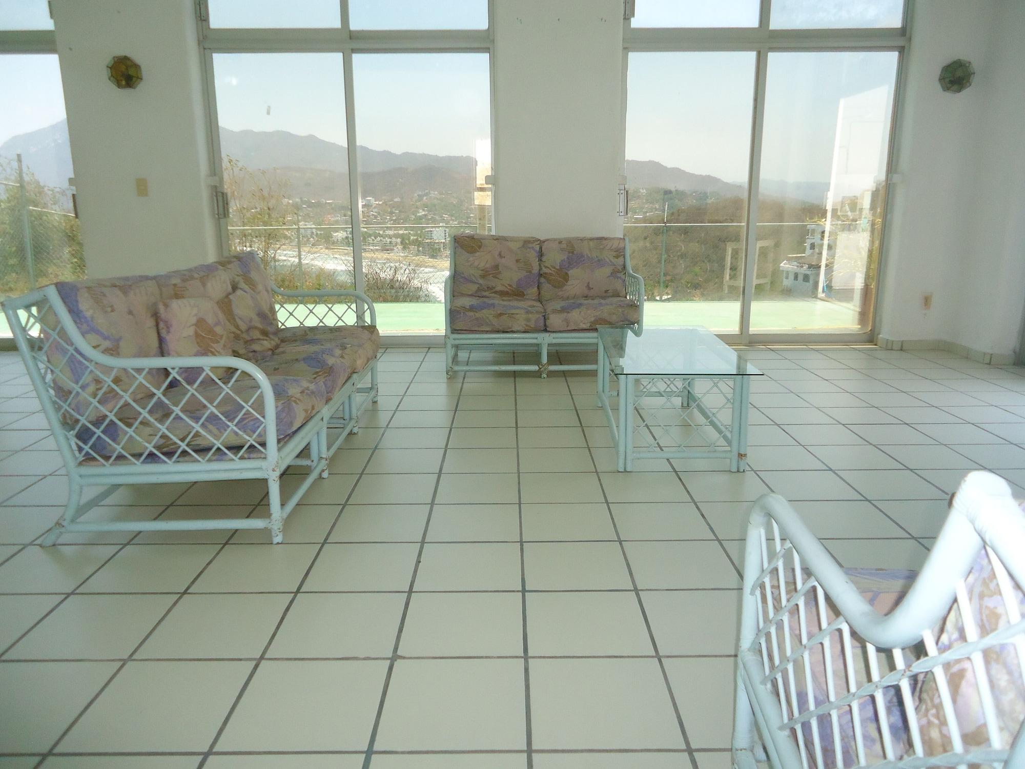 image-housing-carousel