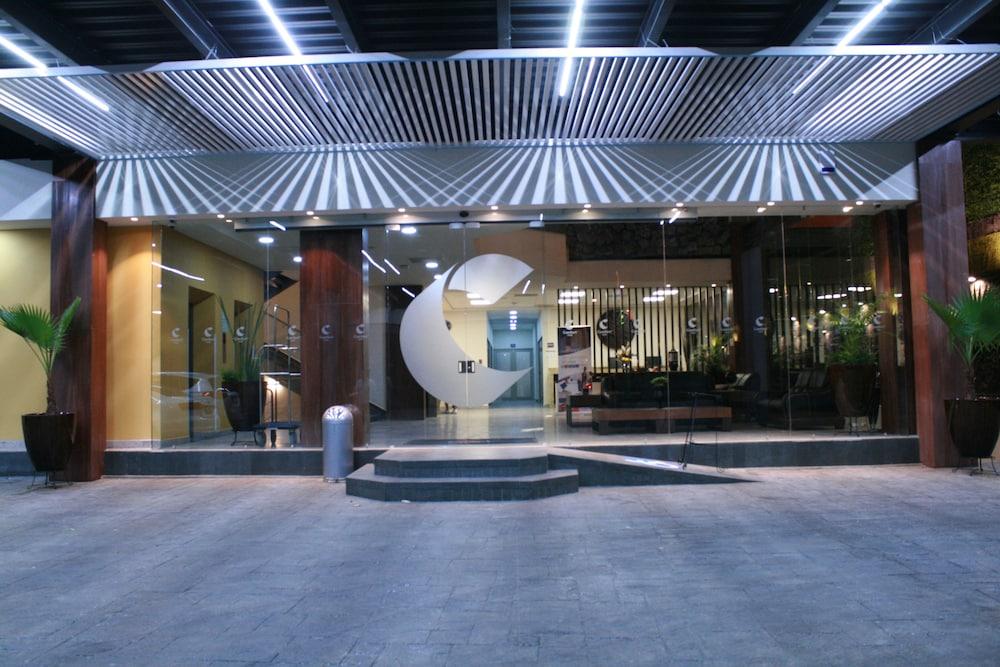image-housing-carousel