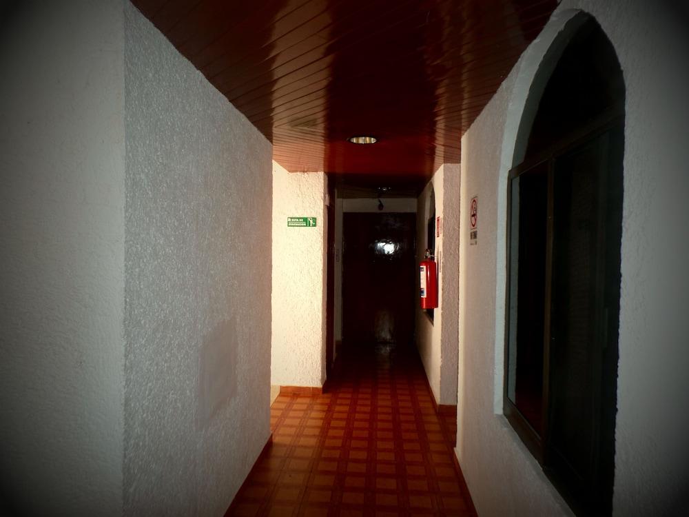 image-housing-carousel
