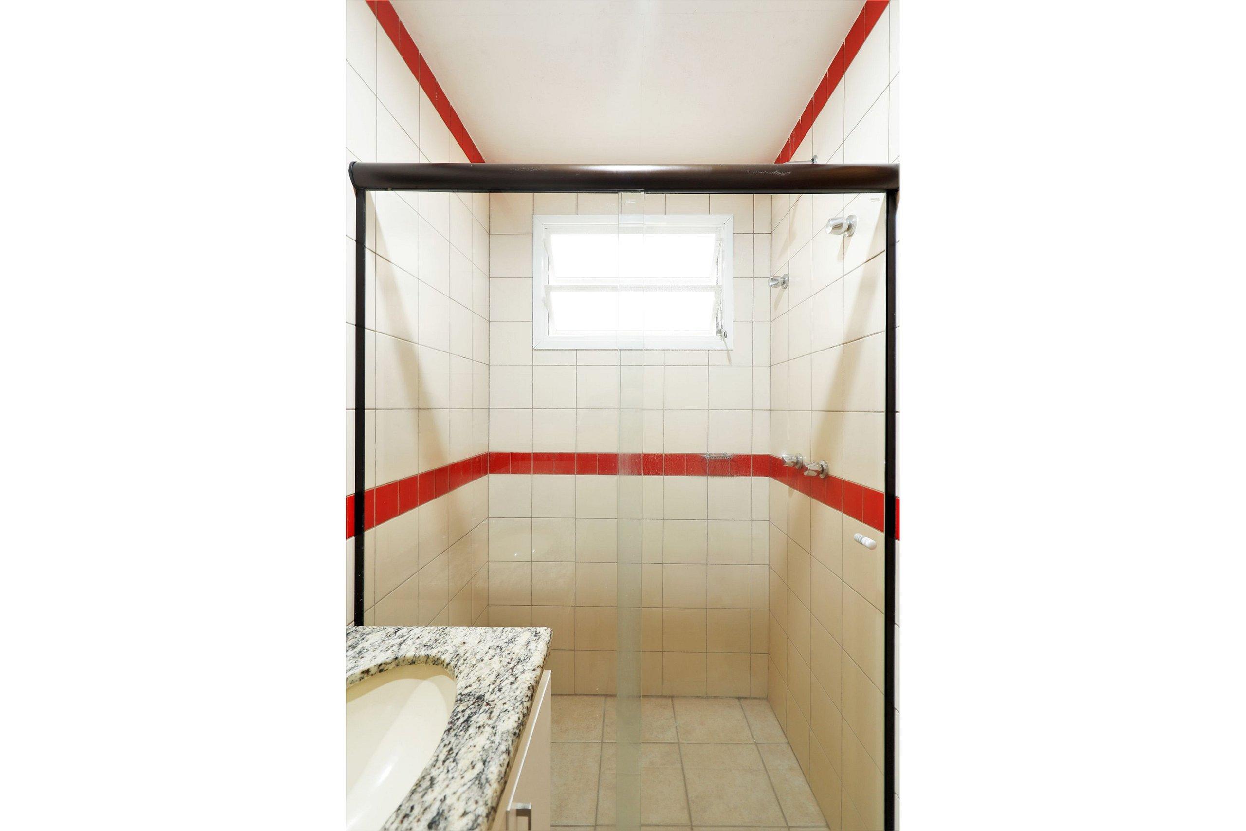 image-housing-carousel