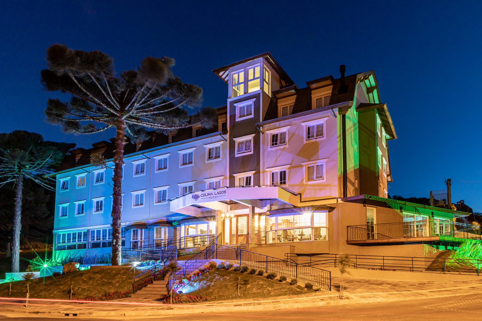image-housing-carousel