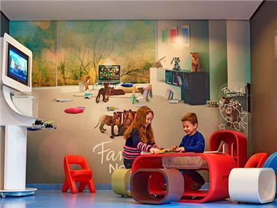 image-housing-carousel