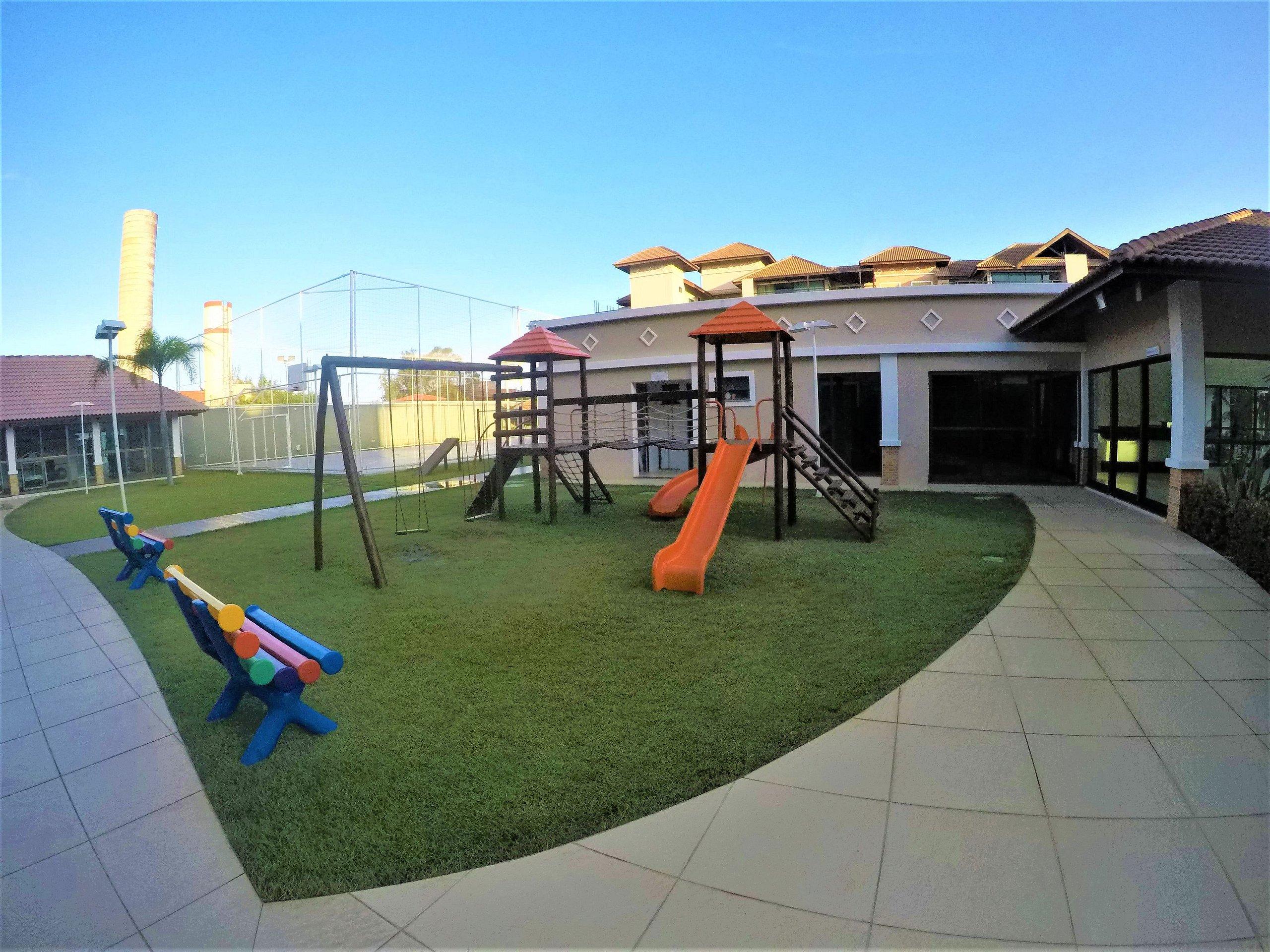 image-housing-carousel