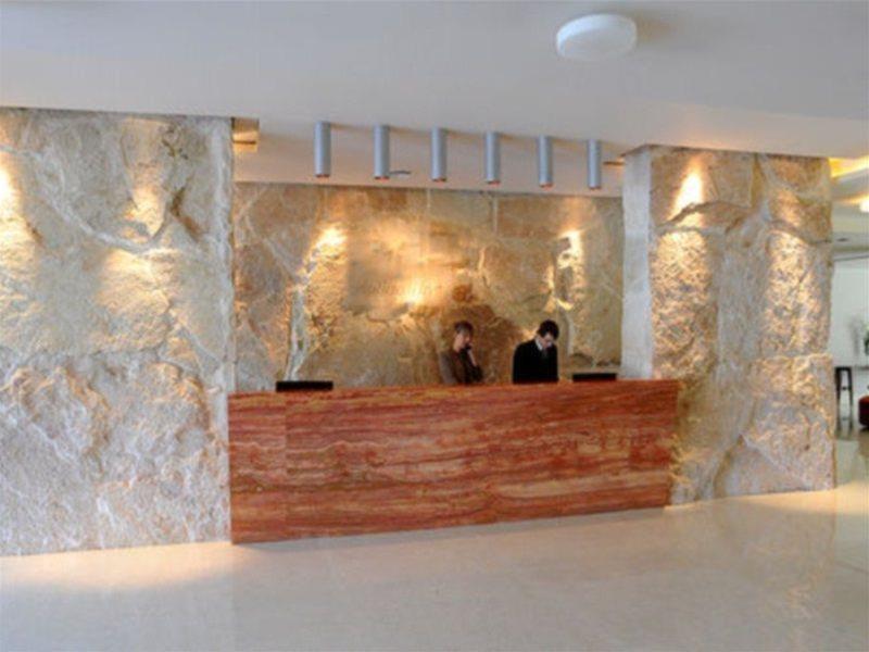 image-housing-carousel