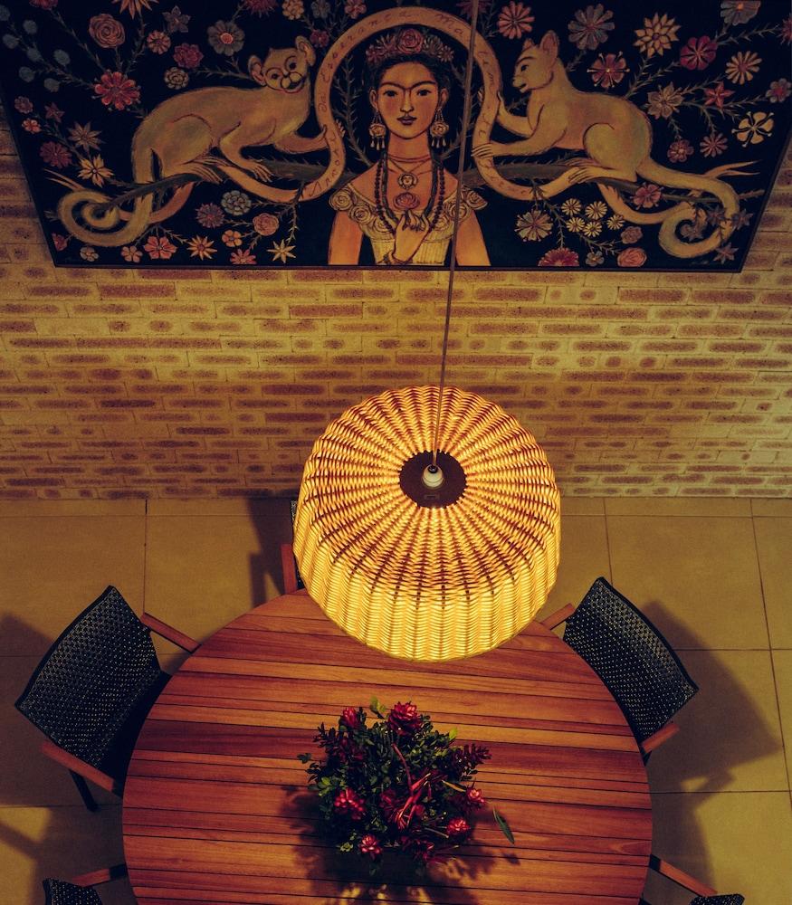 image-housing-carousel
