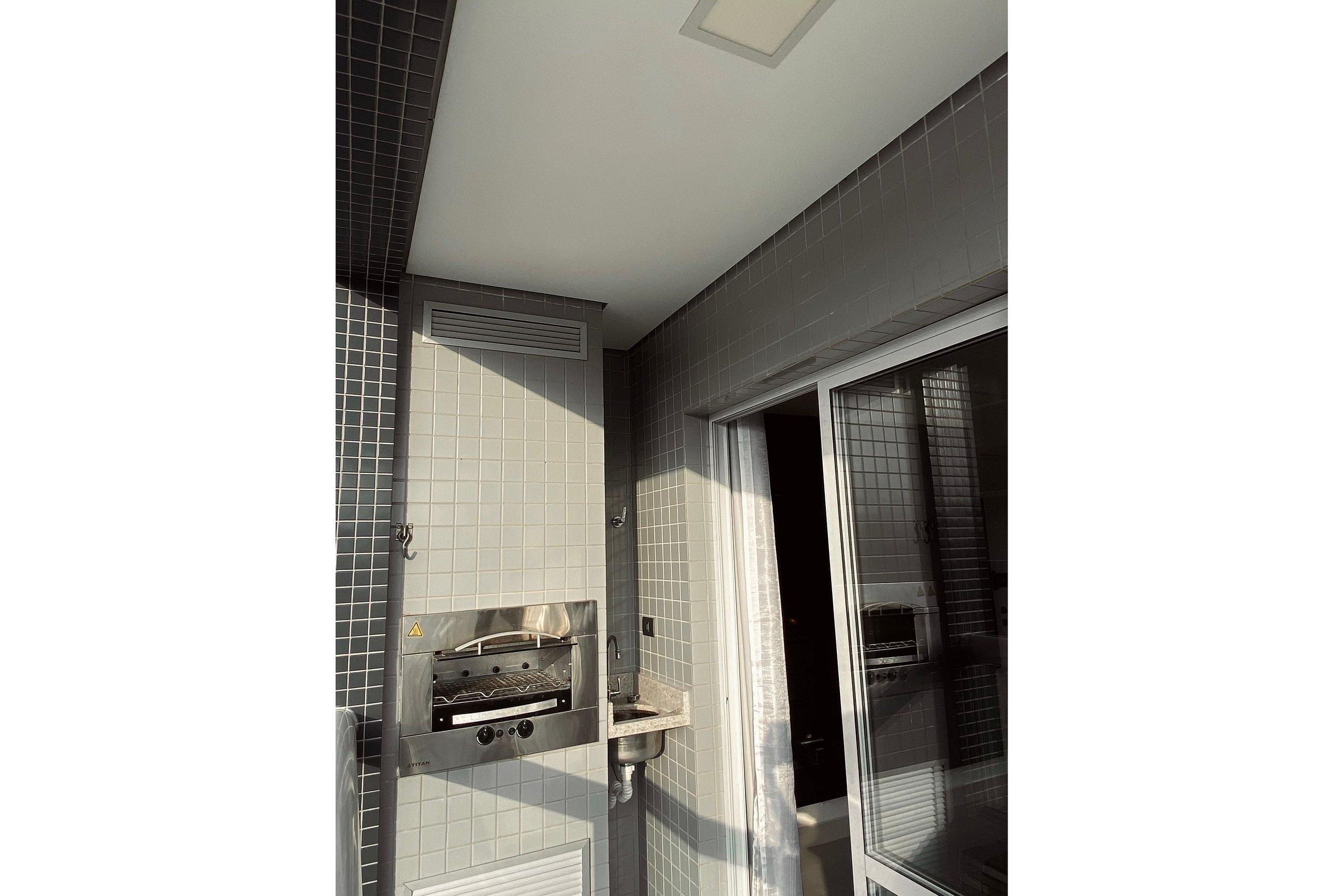 image-housing-carousel