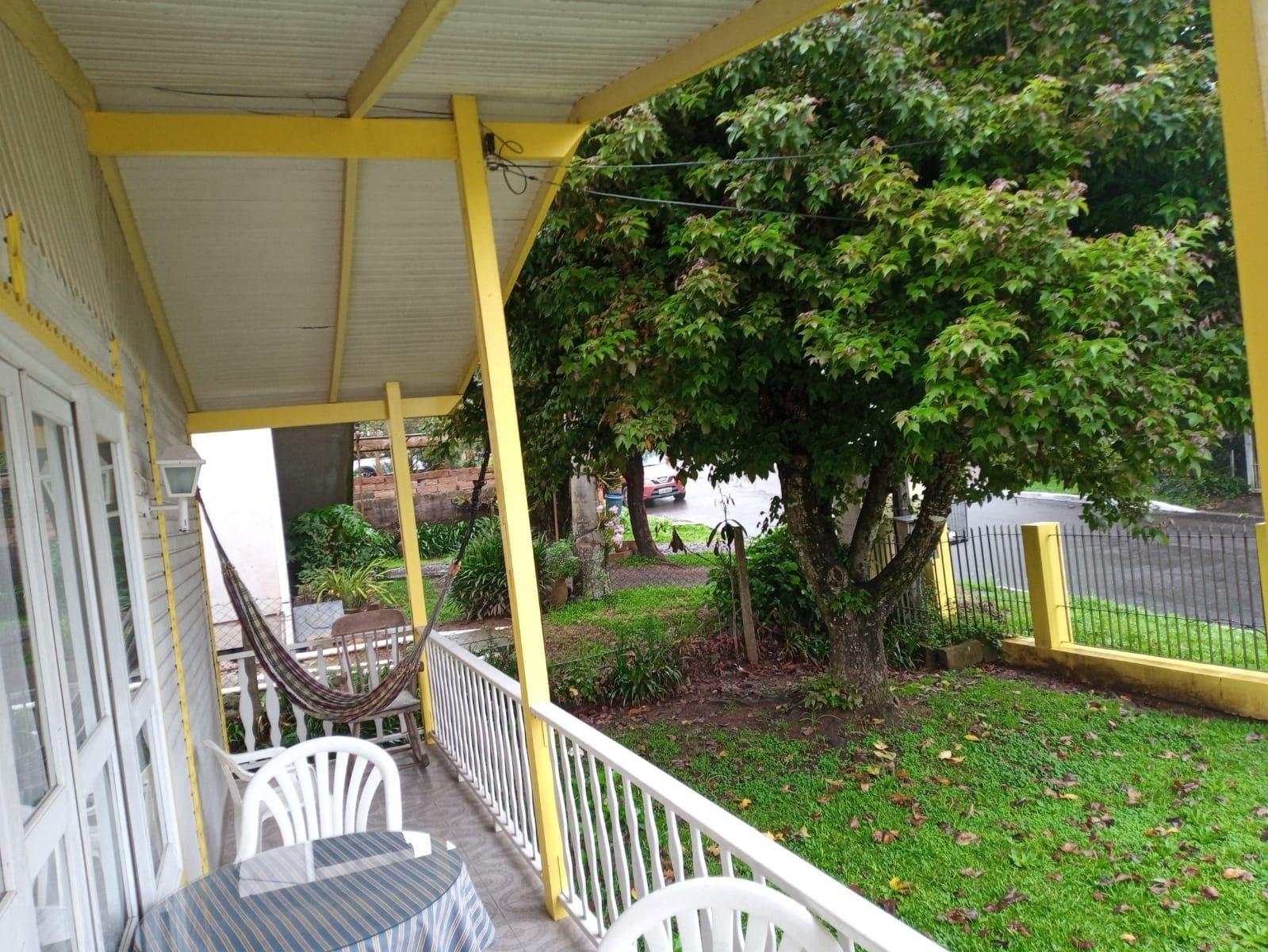 image-housing-carousel