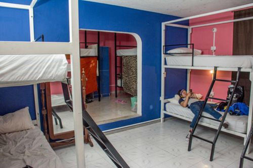 image-housing-carousel