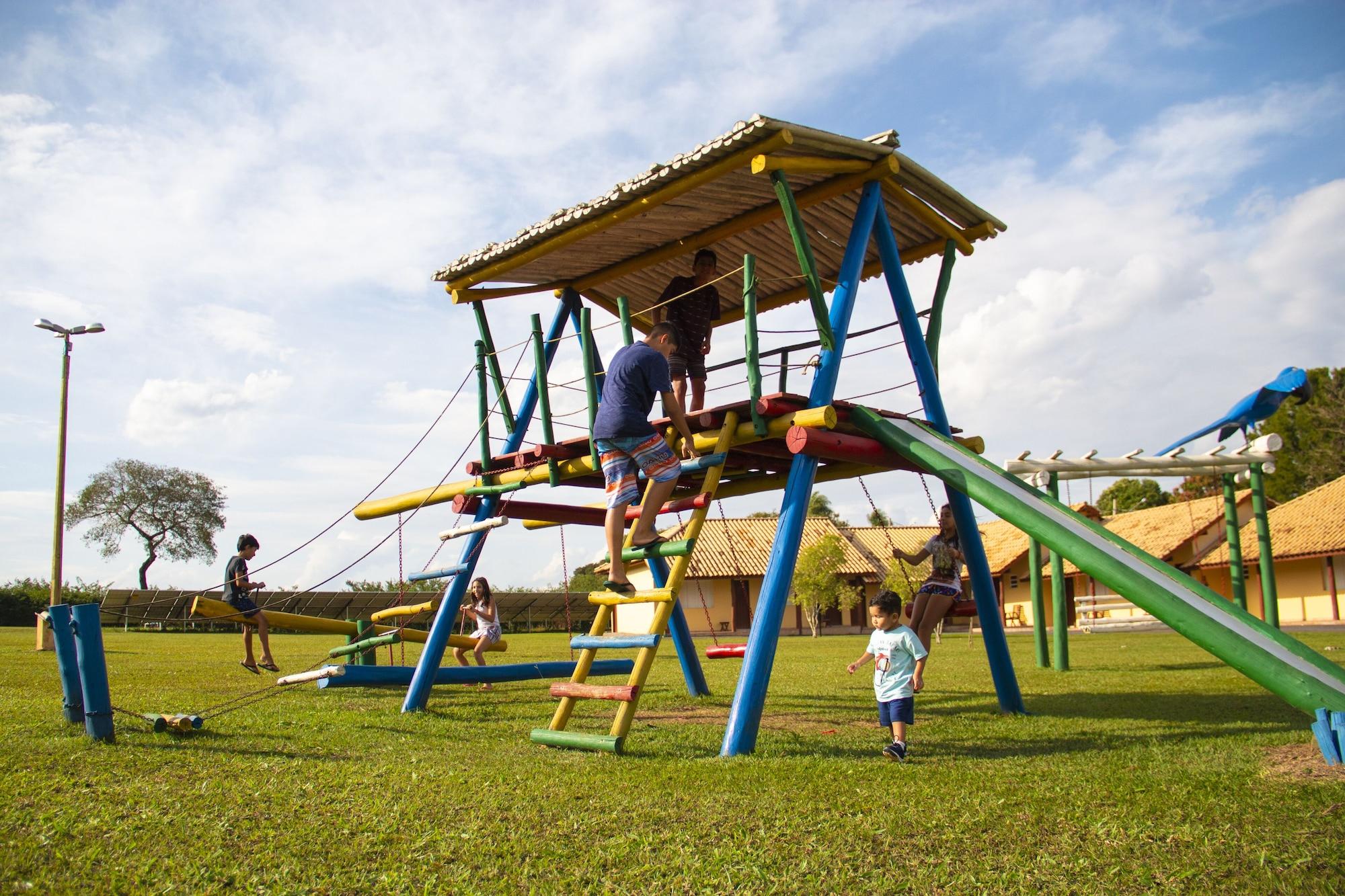 image-housing-carousel