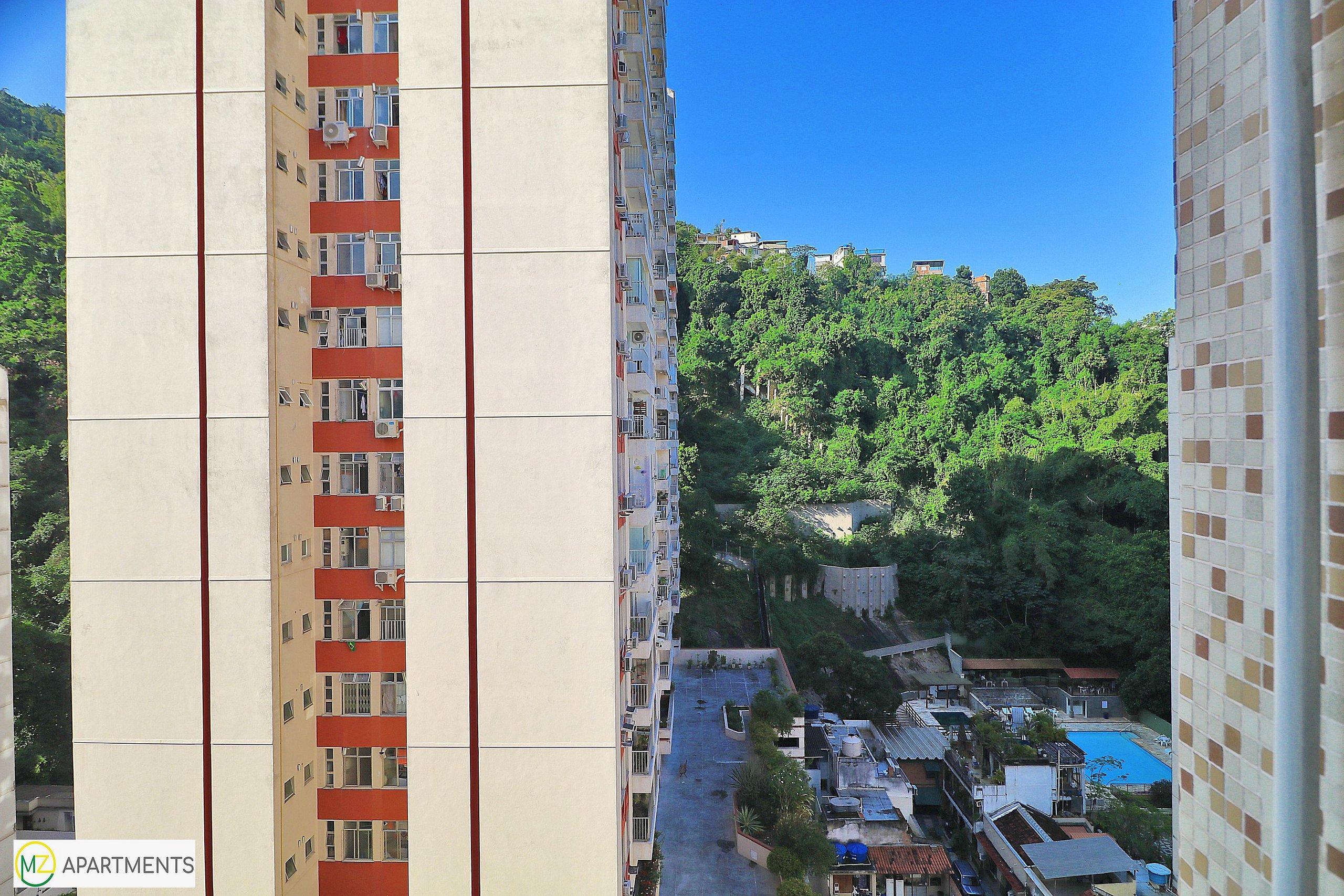 image-housing-carousel