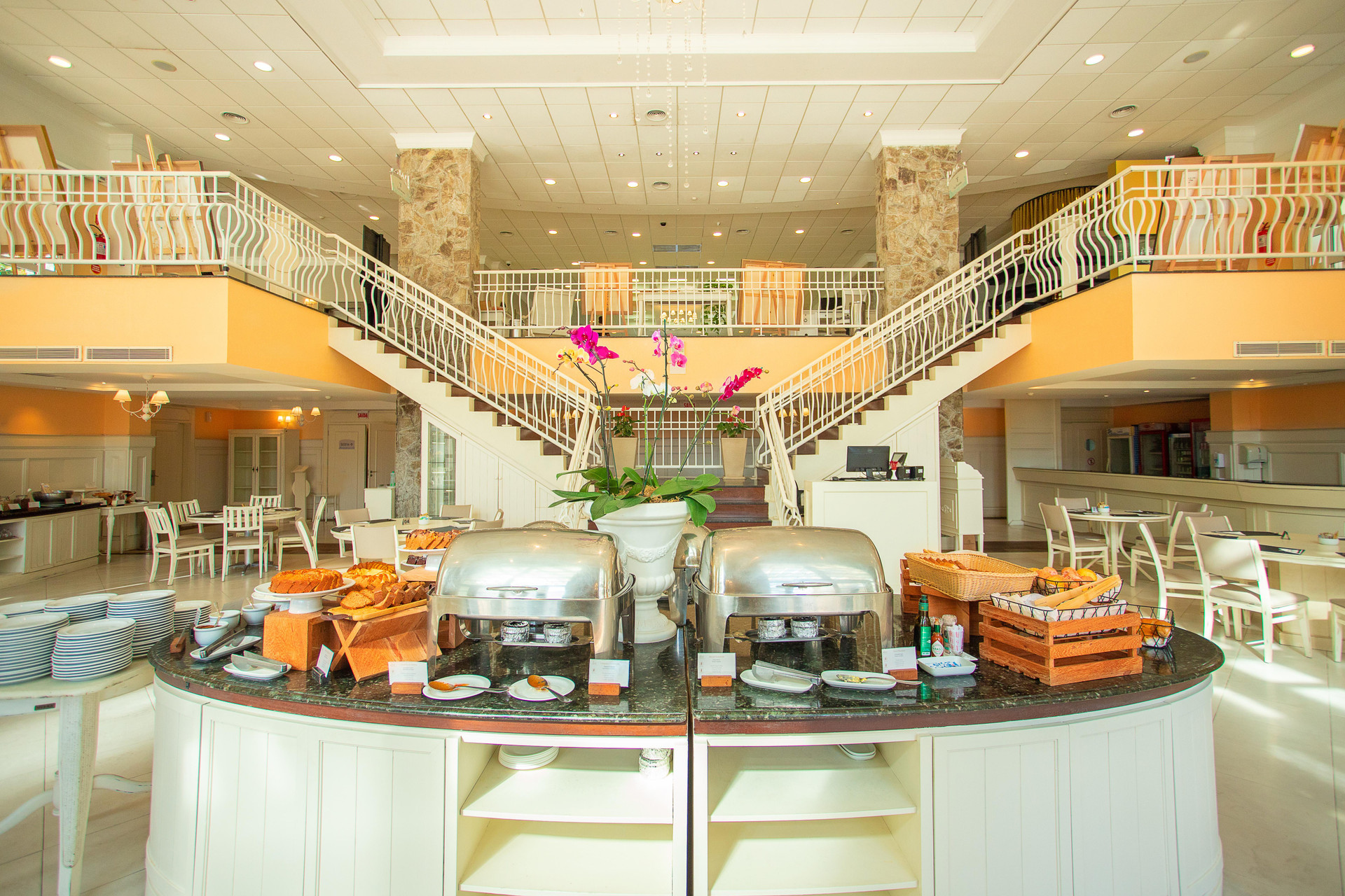 image-housing-carousel