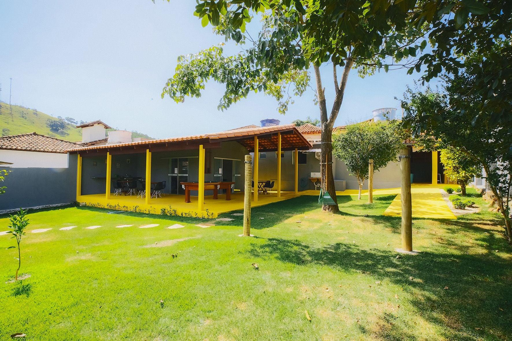 image-housing-carousel