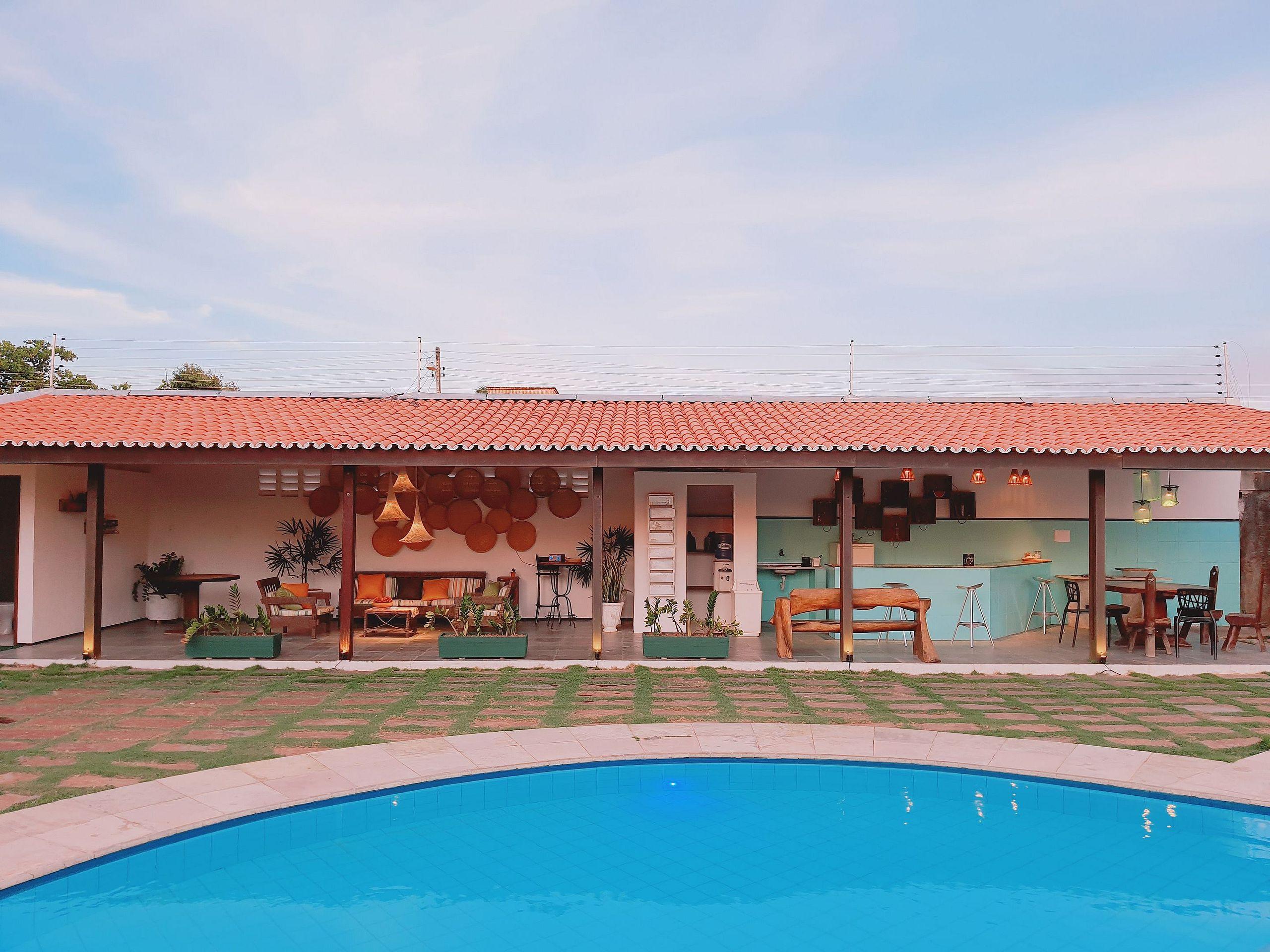 image-housing-carousel