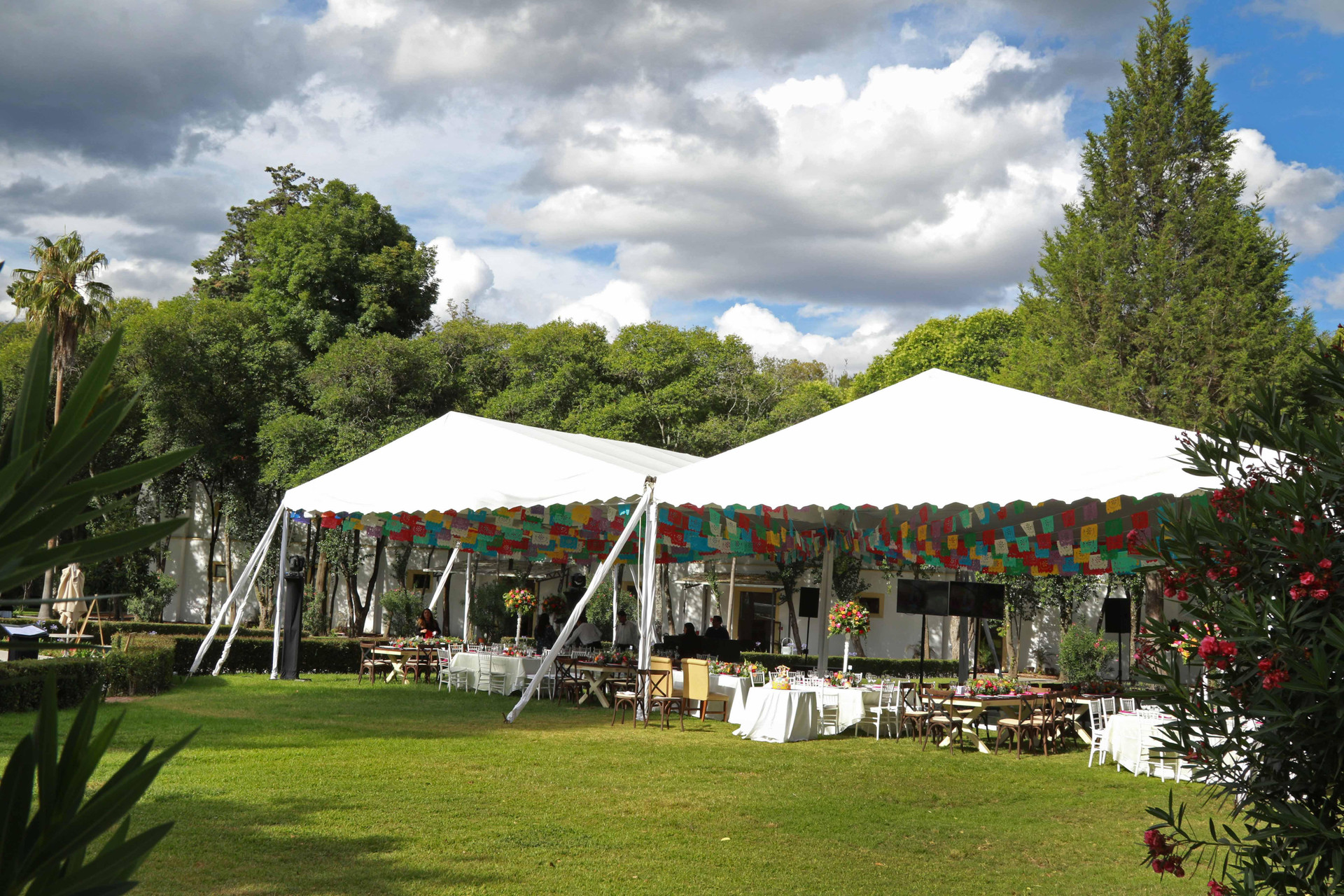 image-housing-carousel