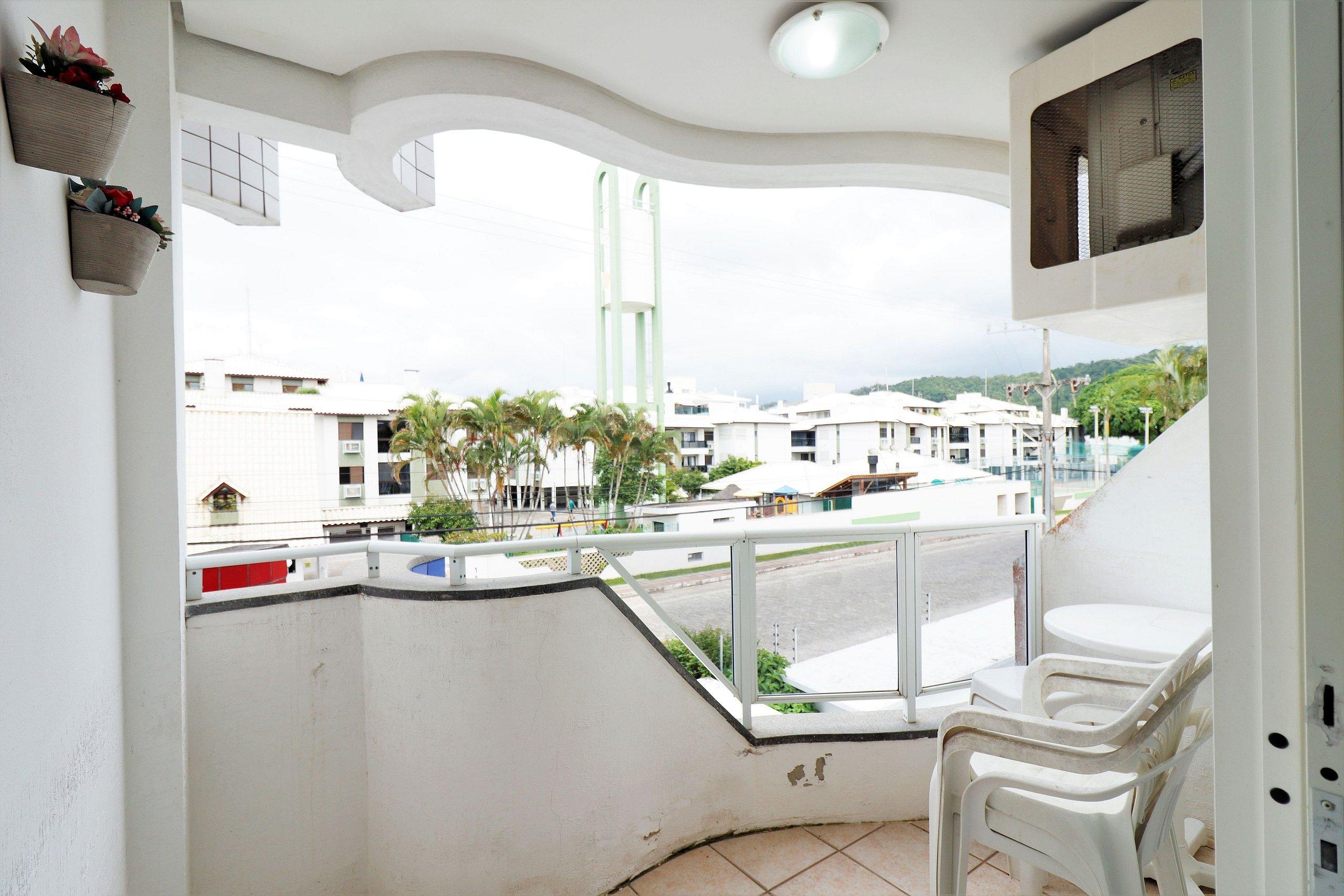 image-housing-carousel