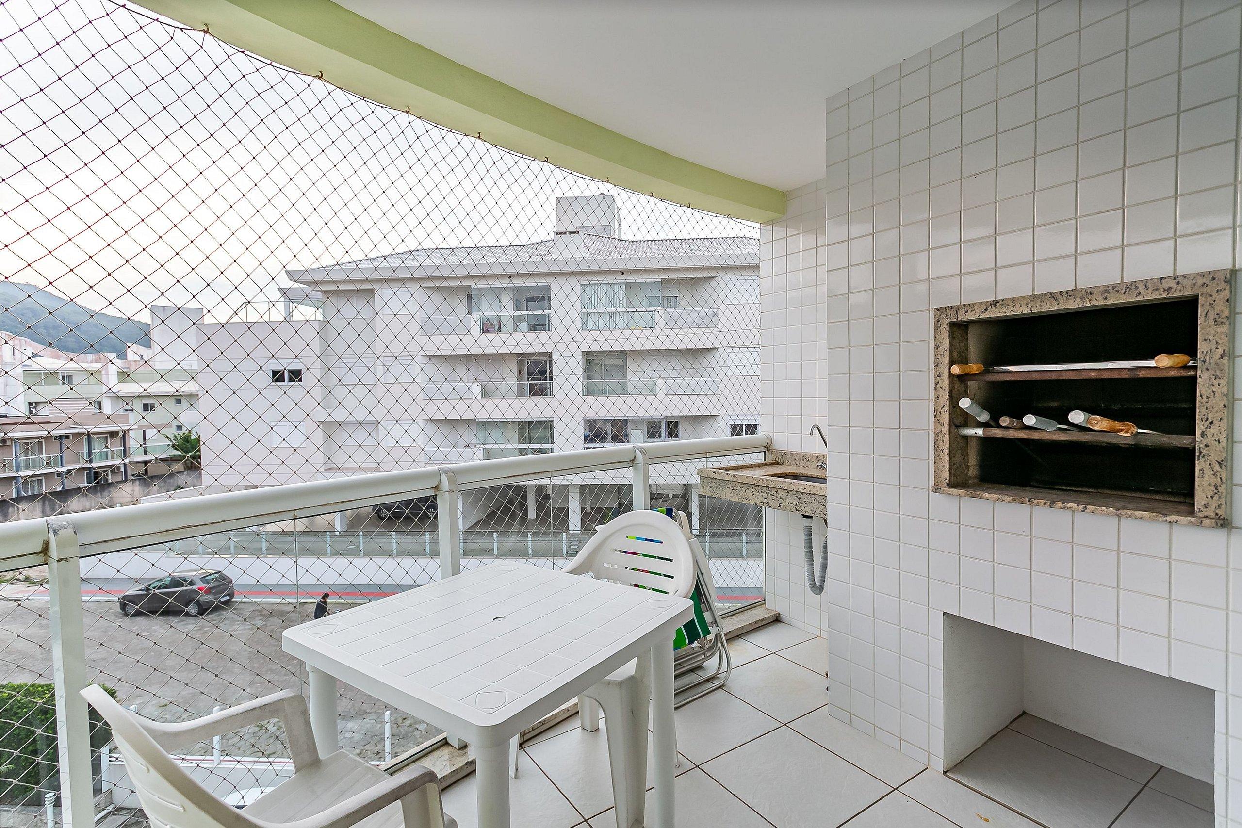 image-housing-carousel