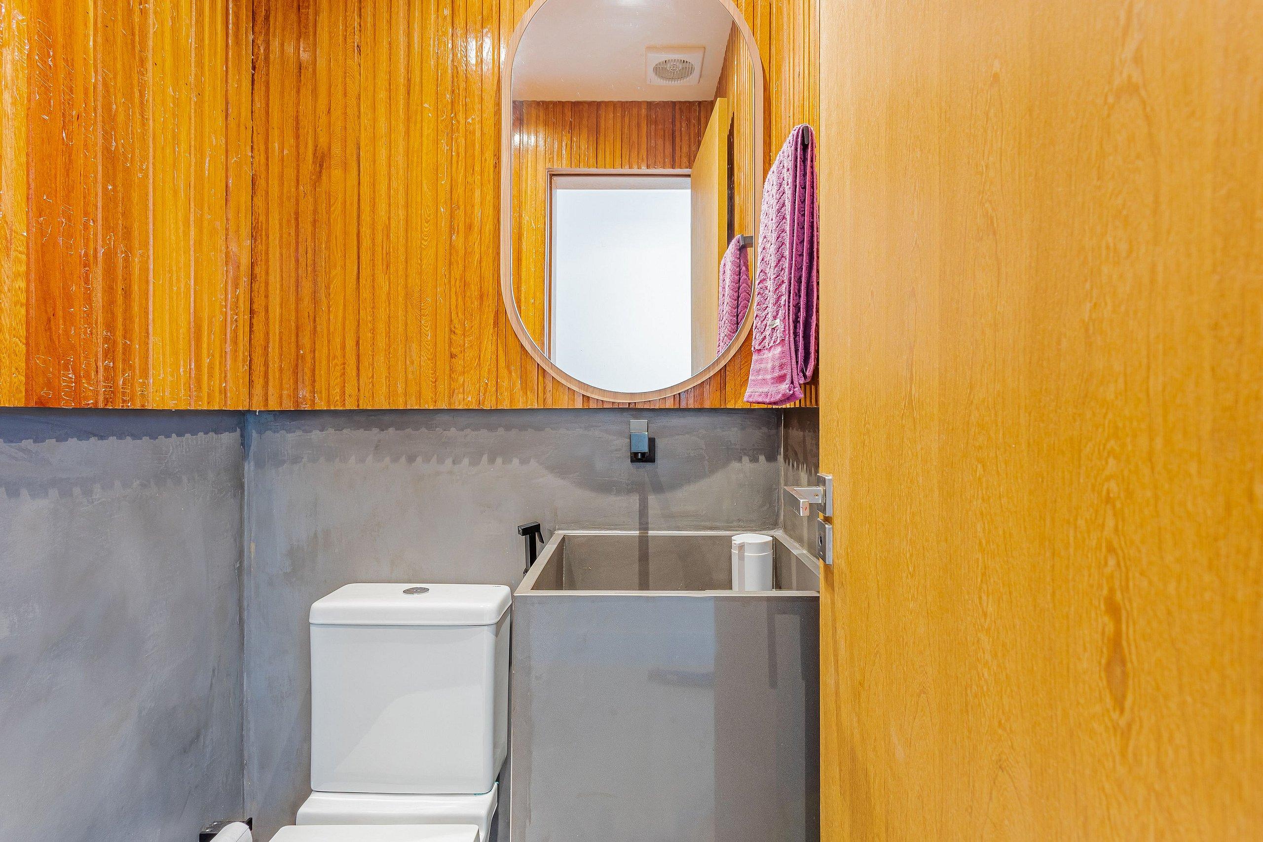 image-housing-carousel