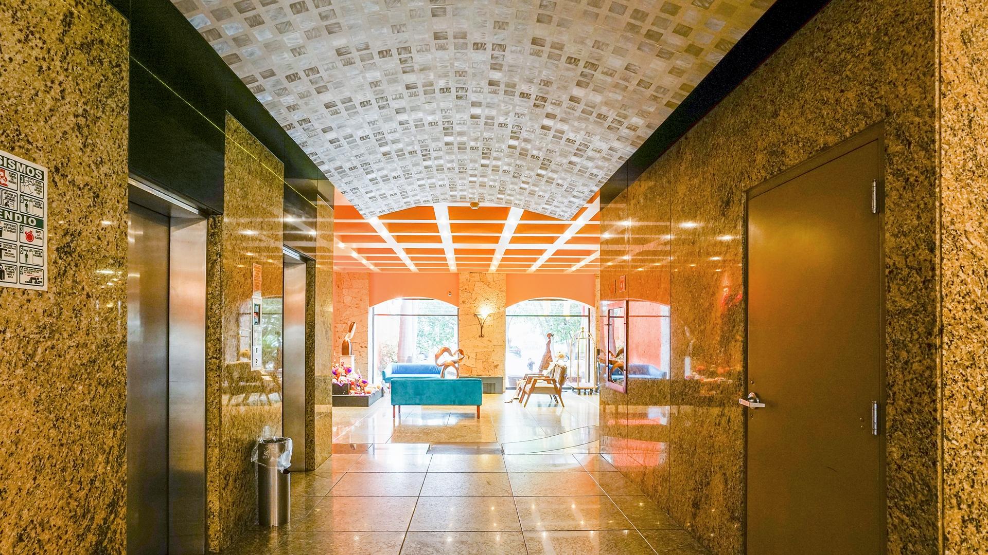 image-housing-carousel