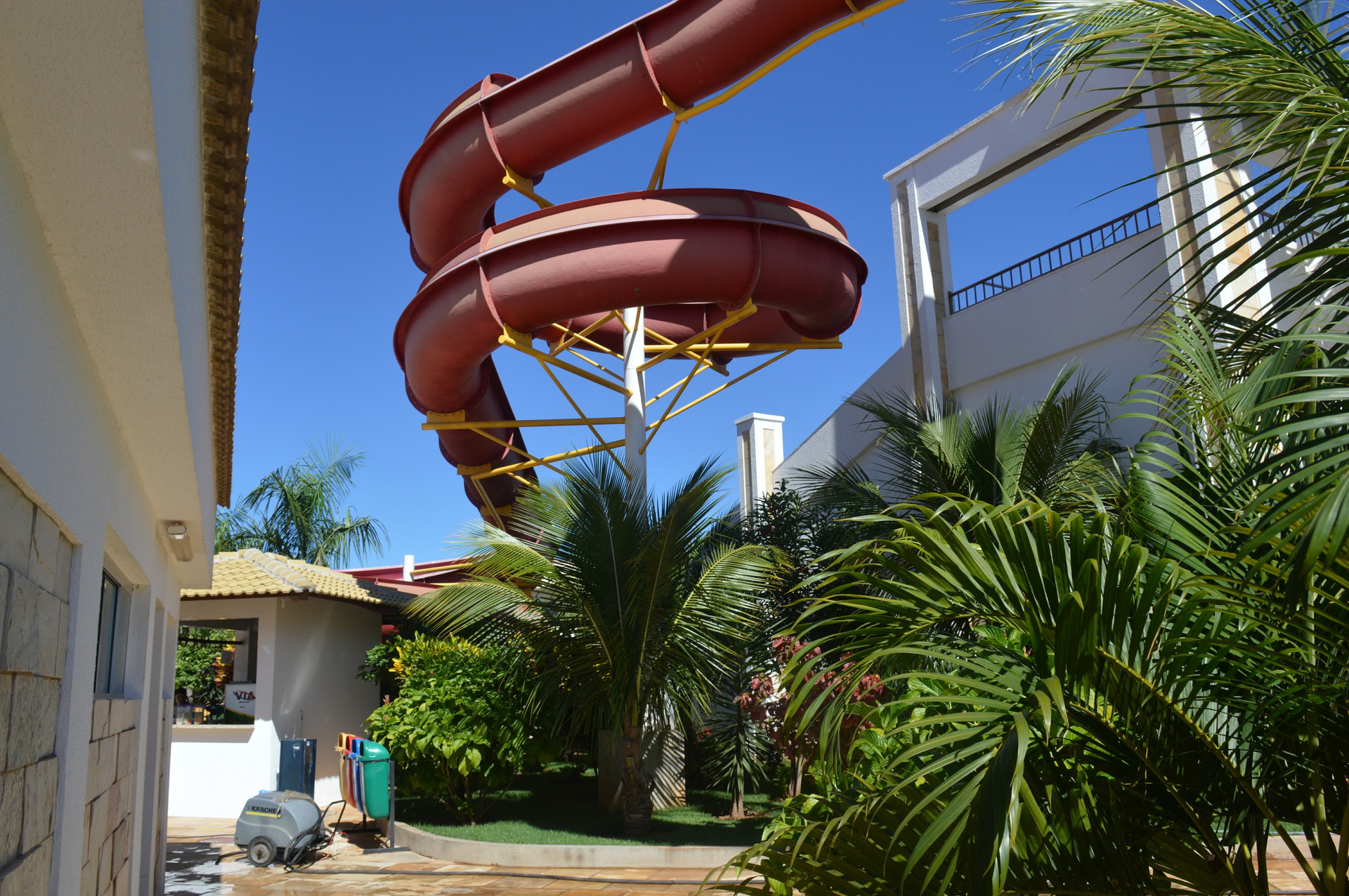 image-housing-carousel