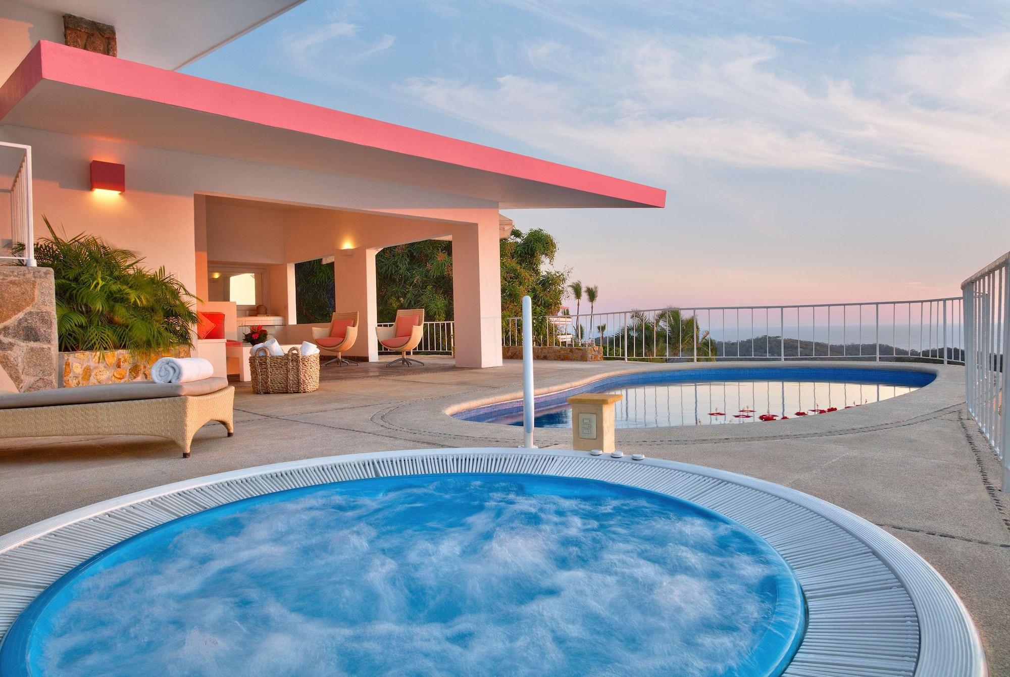 Master Suite with jacuzzi and pool