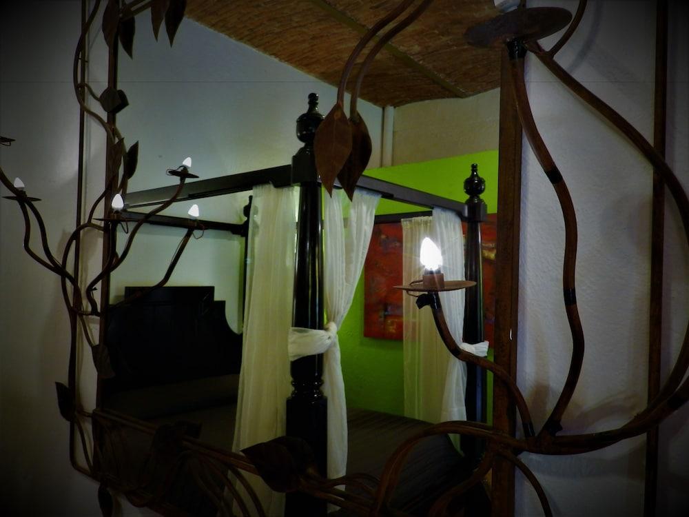image-housing-carousel
