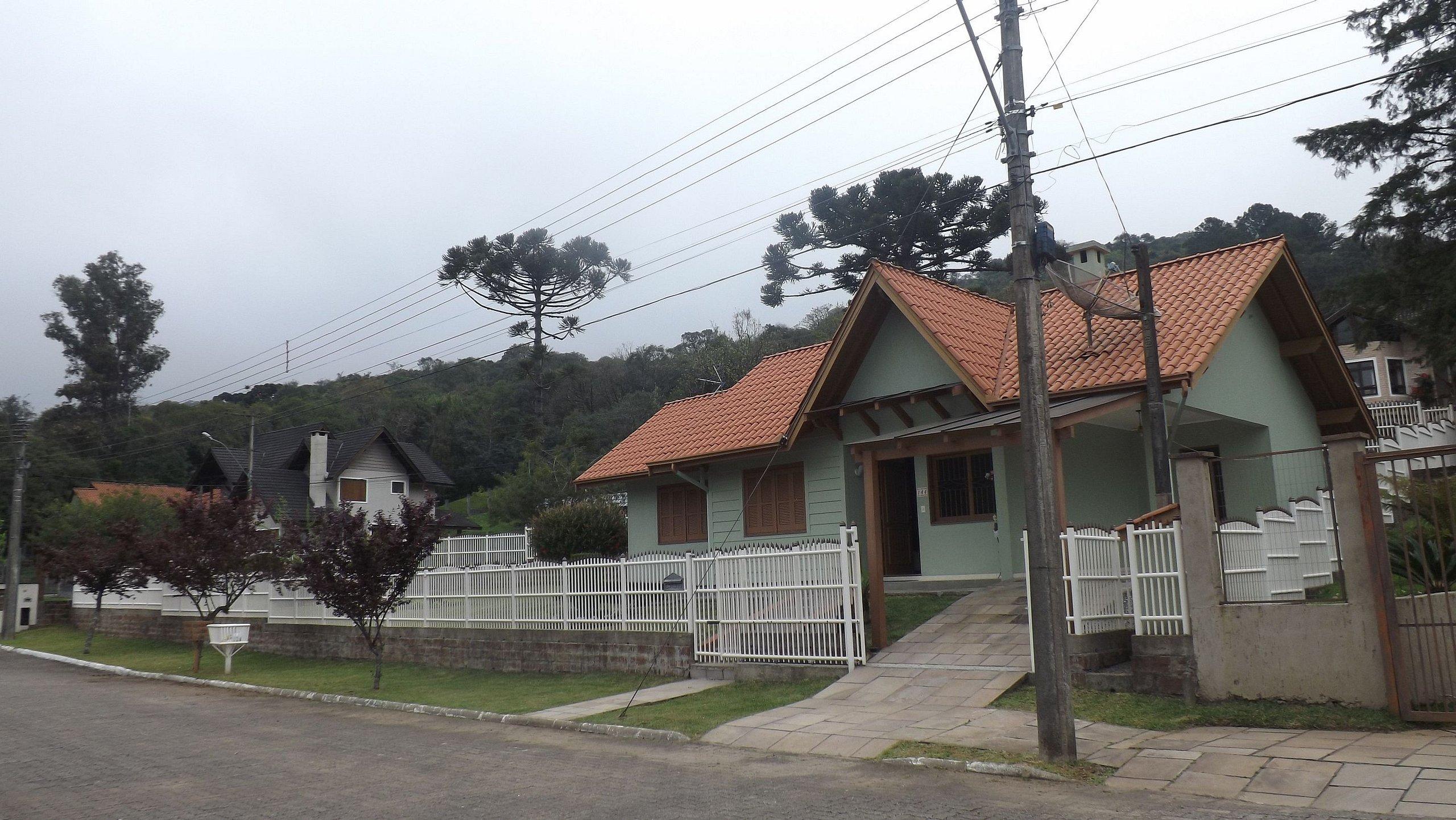 image-housing-carousel