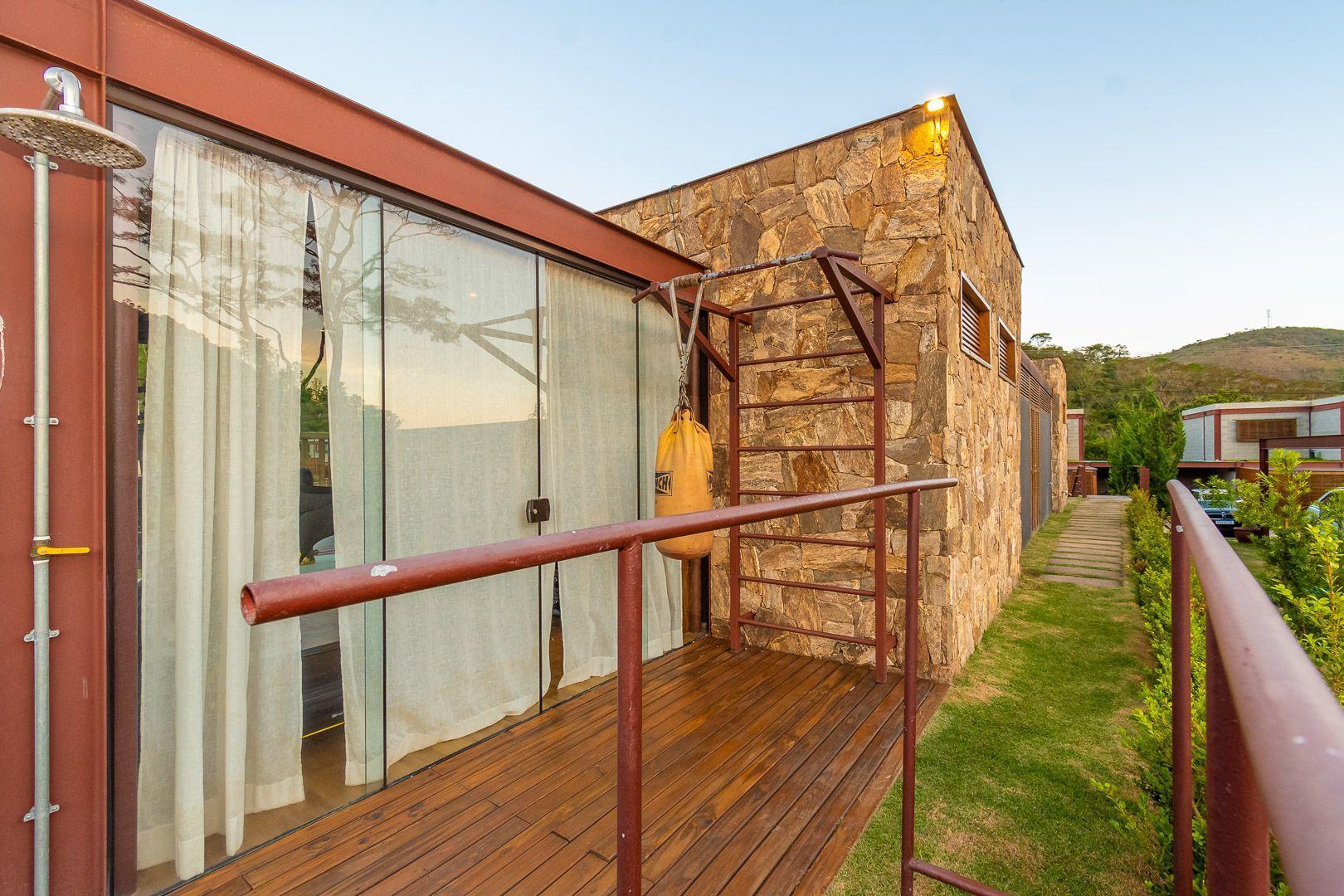 image-housing-carousel