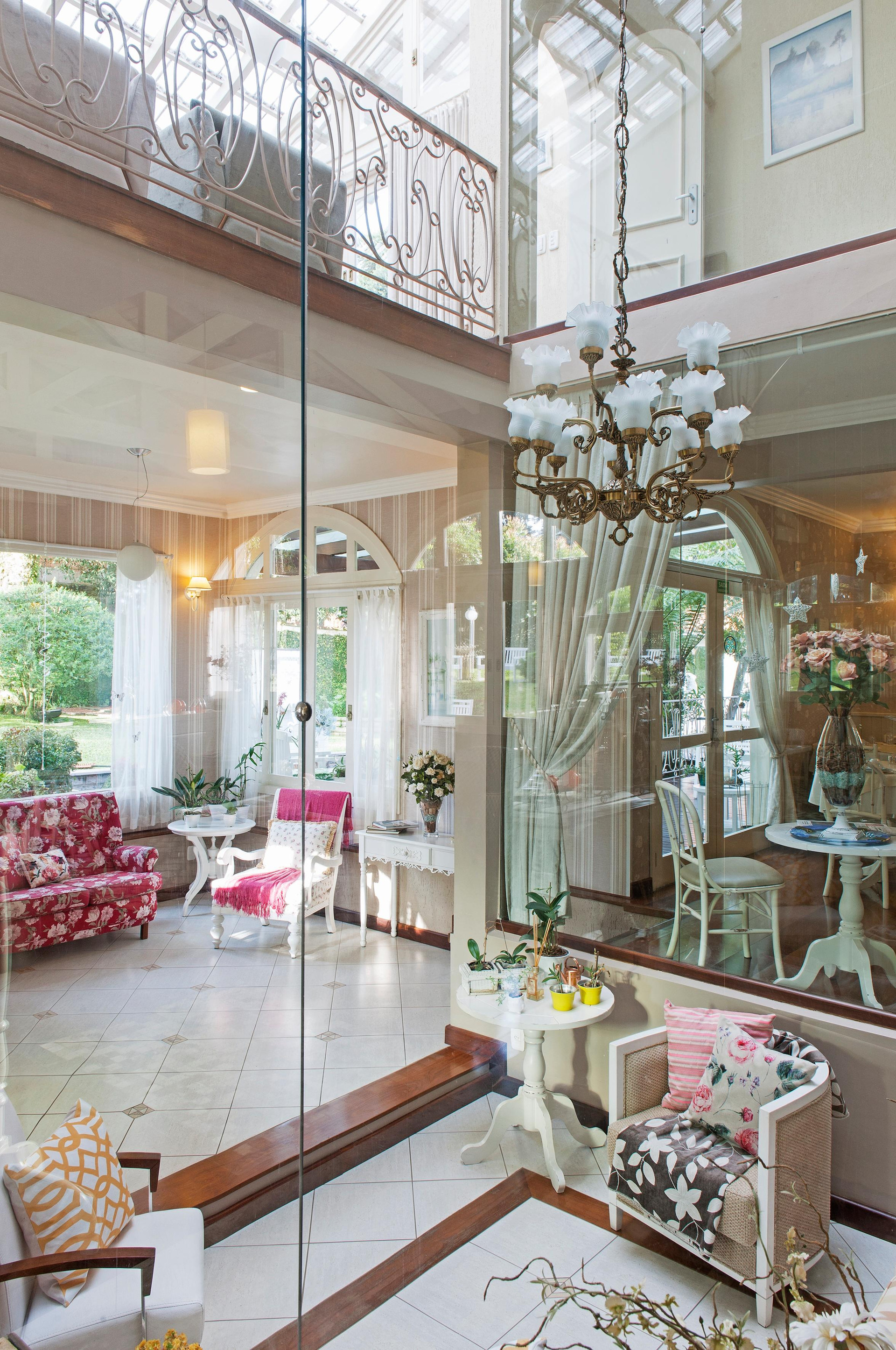 image-housing-carousel