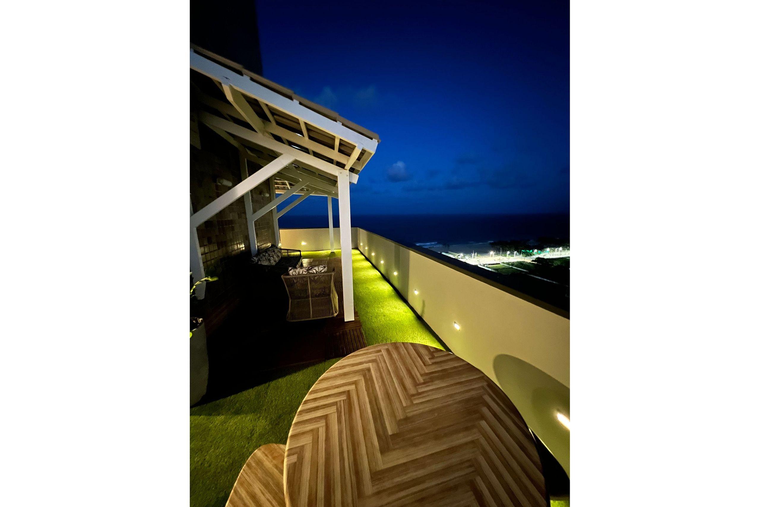 image-housing-carousel