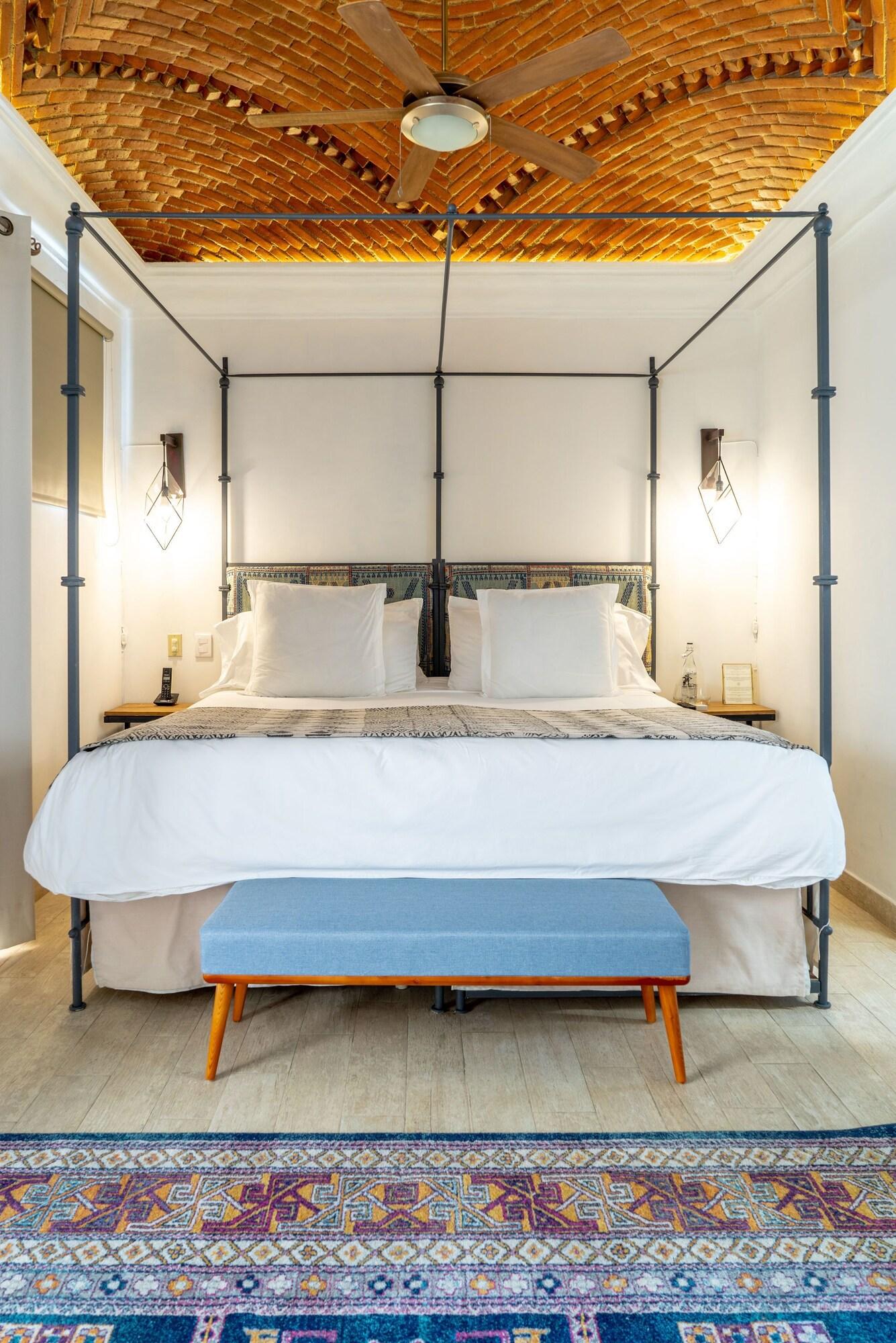 image-housing-carousel
