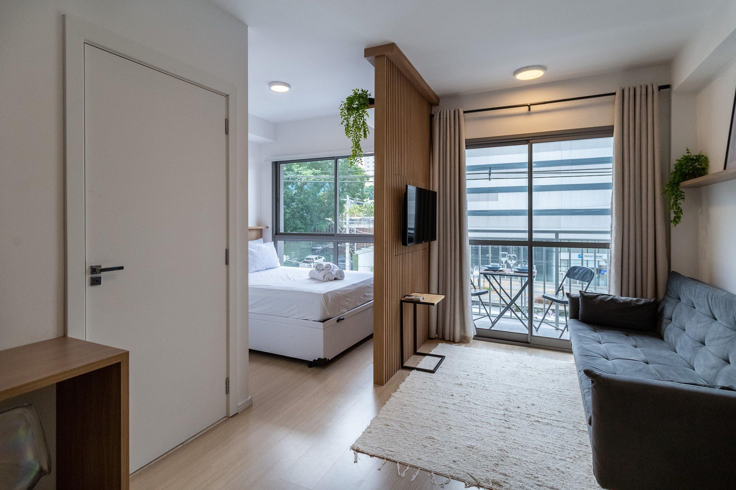 image-housing-carousel