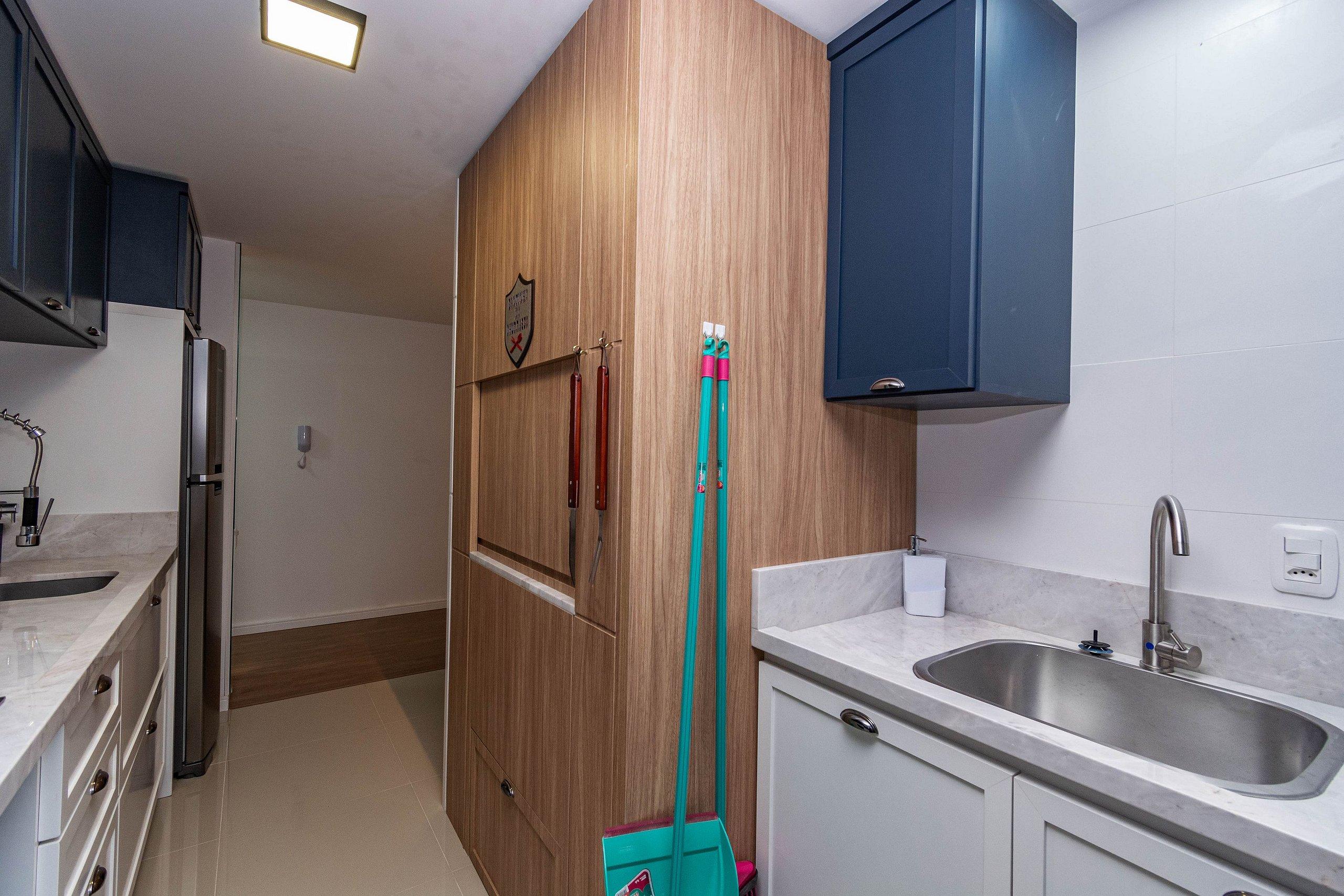 image-housing-carousel
