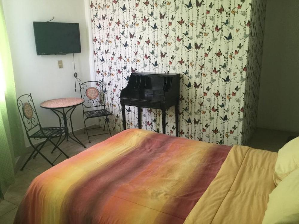 image-housing-carousel