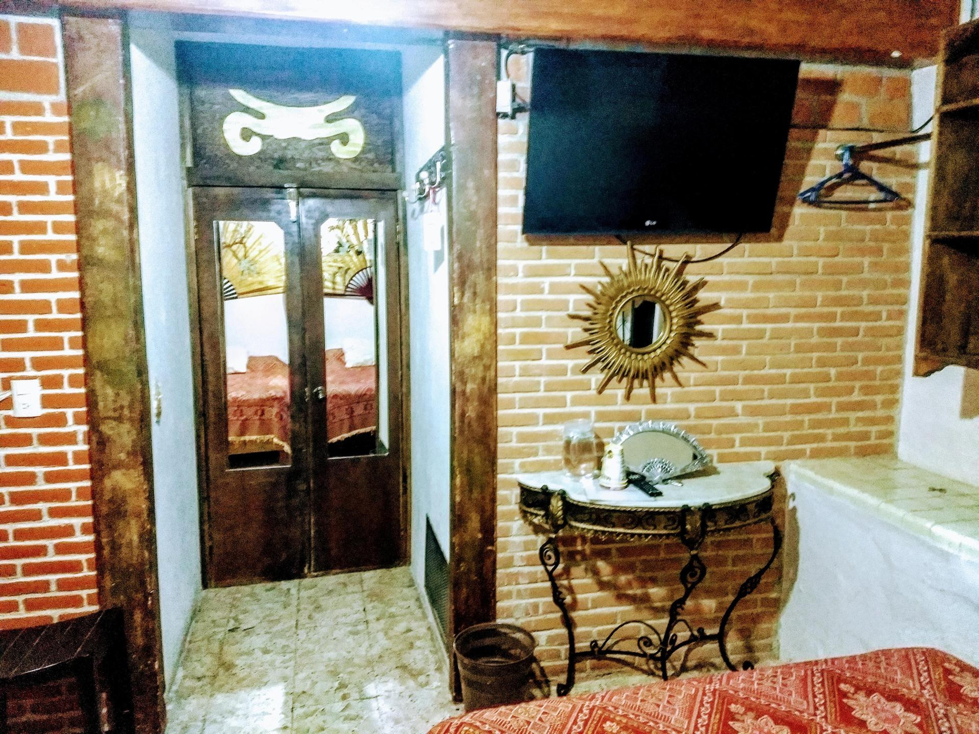 image-housing-carousel