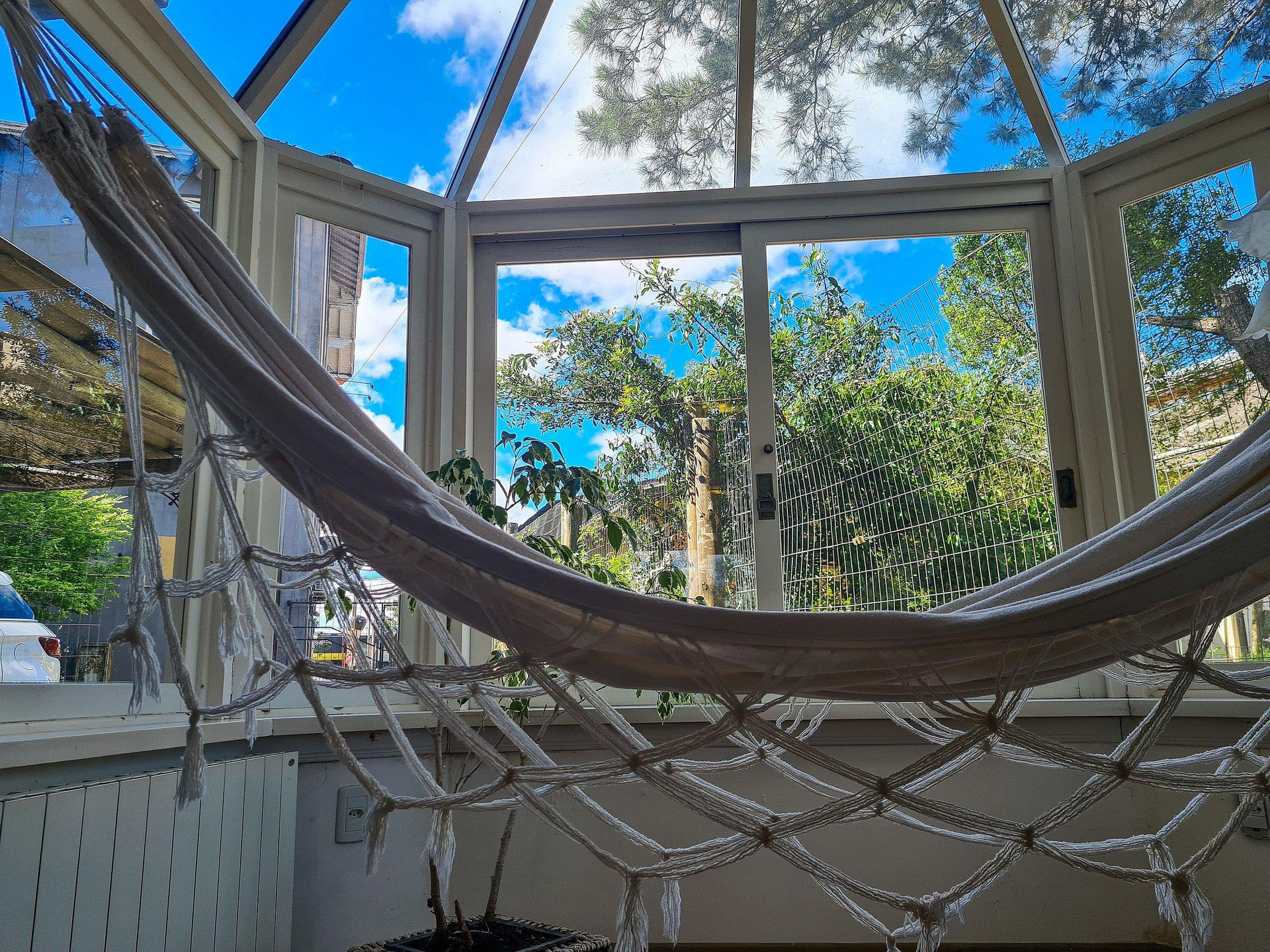 image-housing-carousel